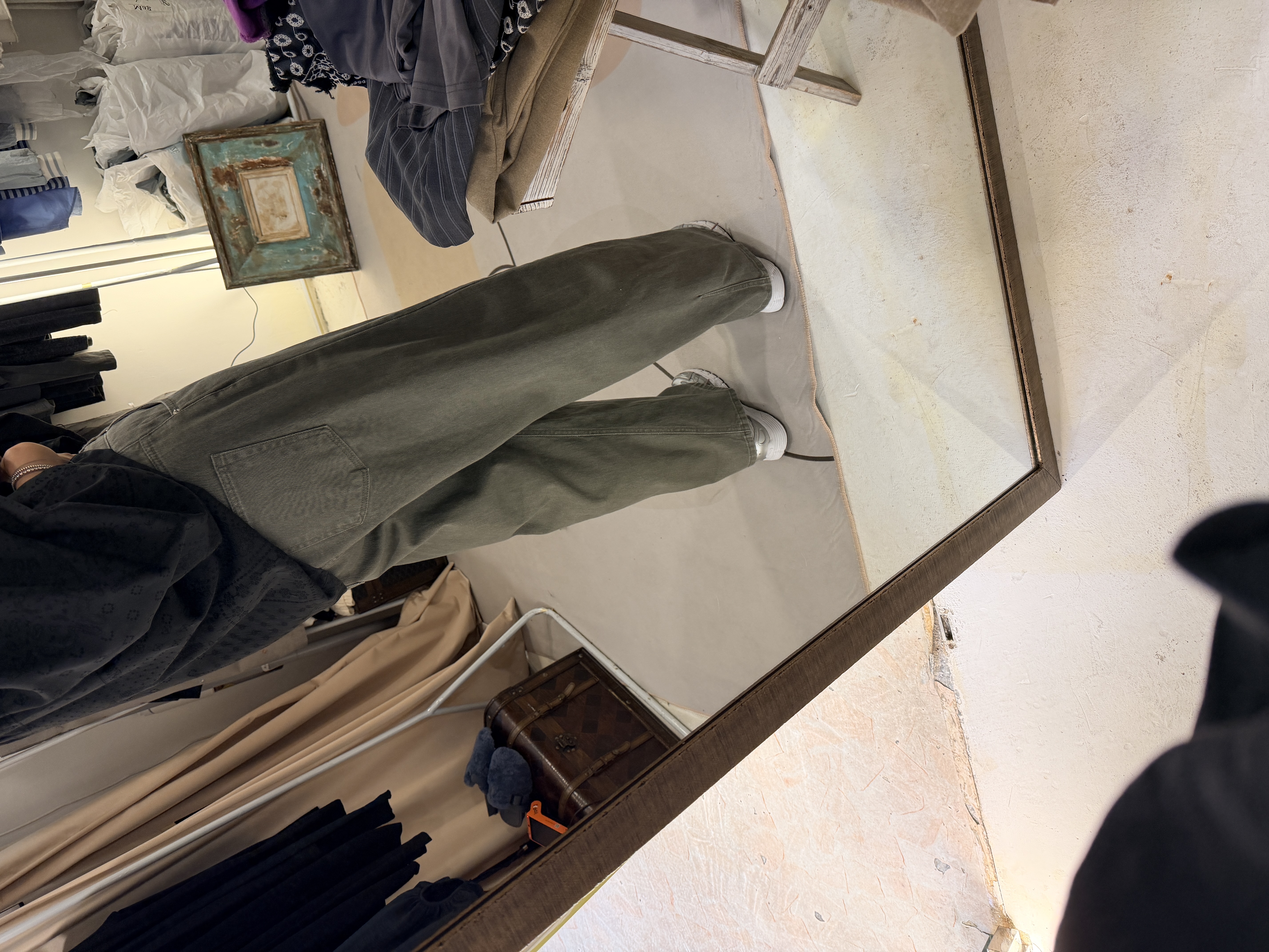 Loose pants