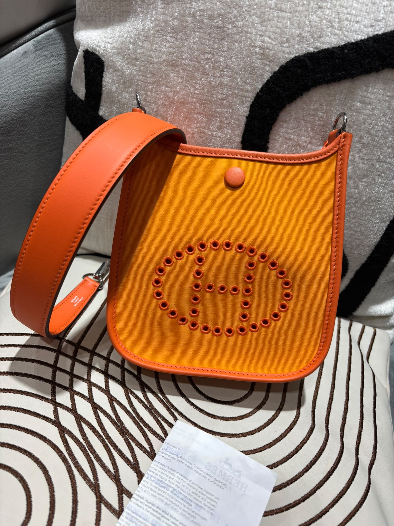 全新Hermes Mini Evelyne Limited Edition 限量版100%Authentic, 全新未使用品✅ 專門店收據✅Dust bag✅盒
