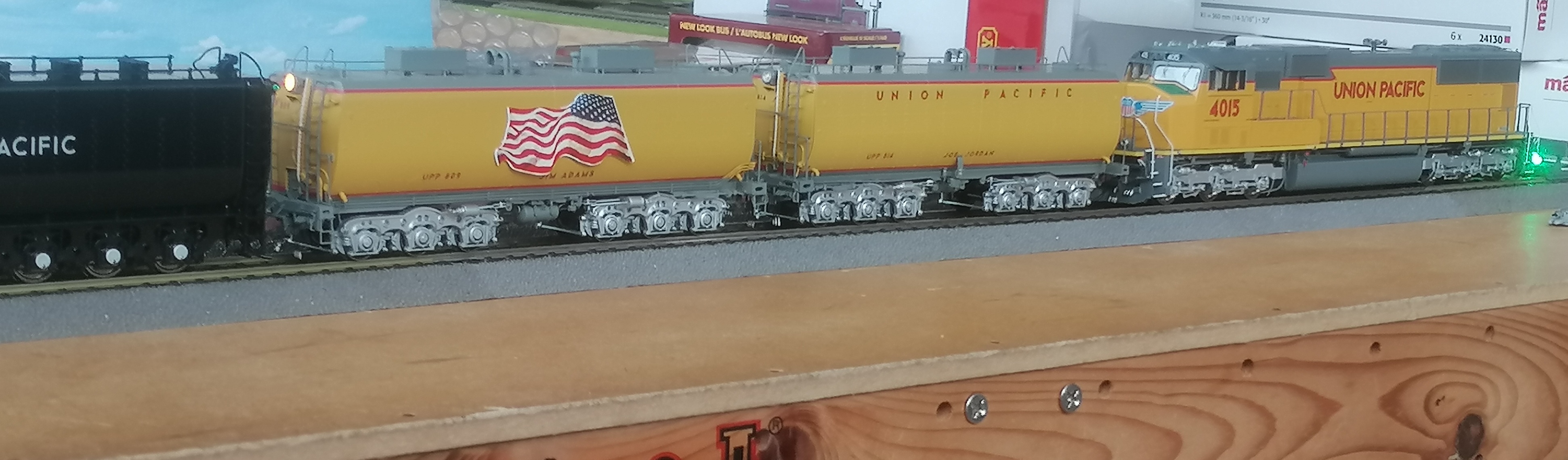 HO Bigboy 動力全編乘 #4014+SD70M #4015 + 雙UP水柜車 DCC Sound and Smoke
