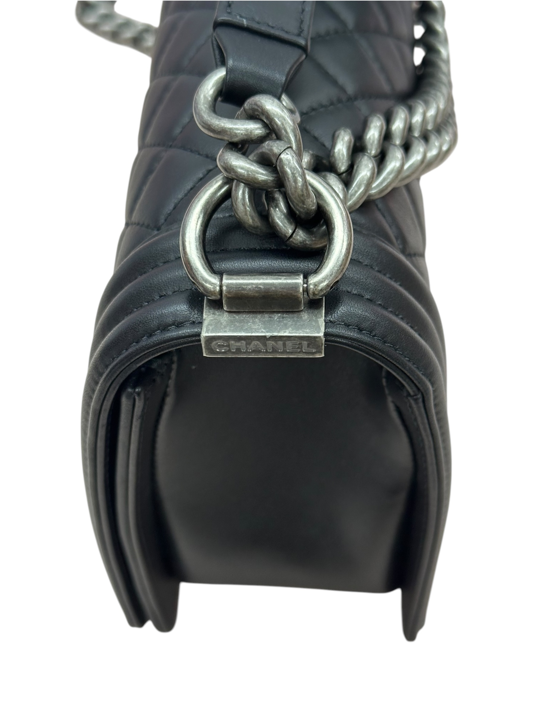 Pre-owned Chanel Boy 25 Flap Bag Calfskin / Product Code: 082107