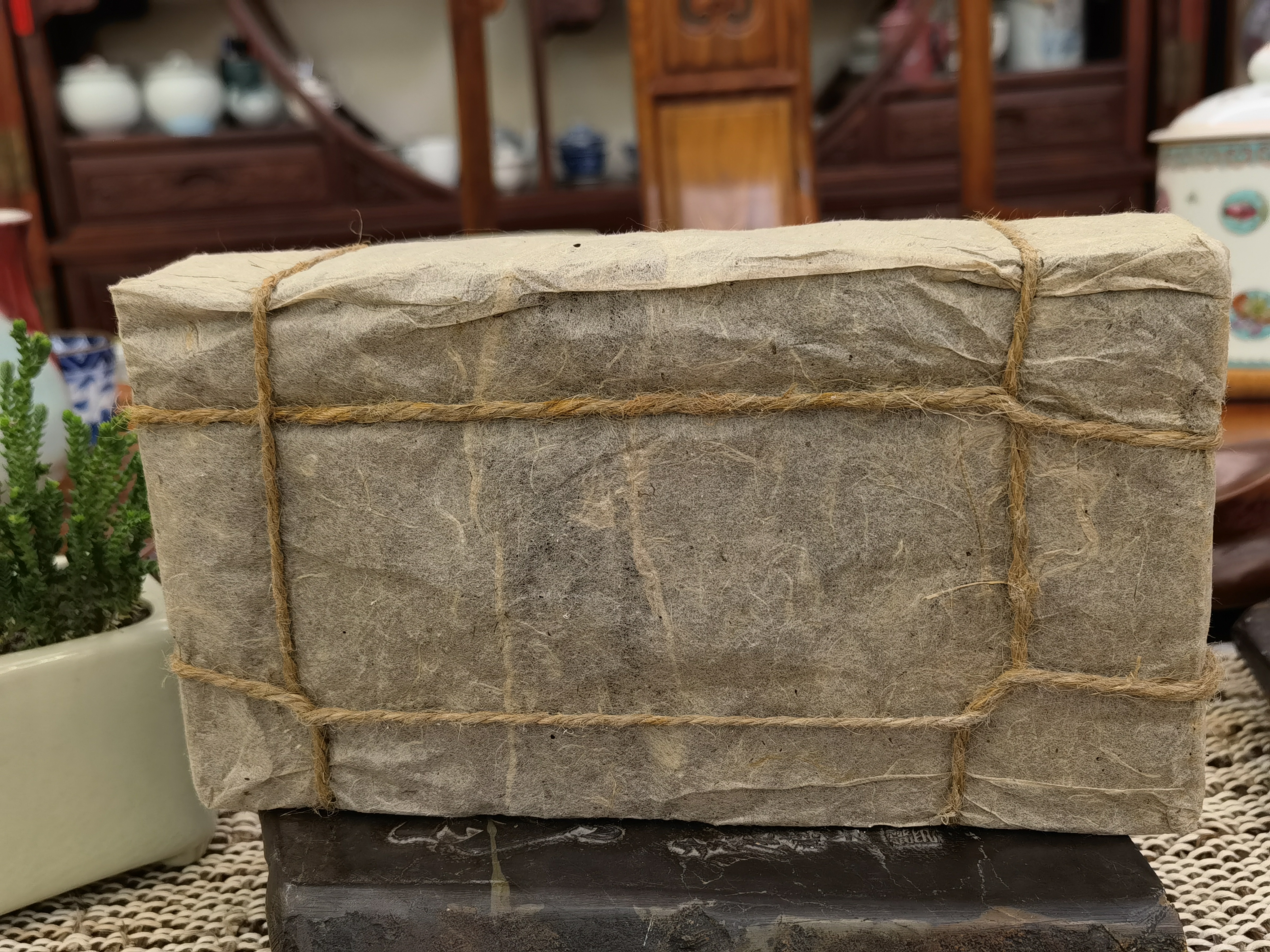 2006年 普洱茶- 易武野生熟磚