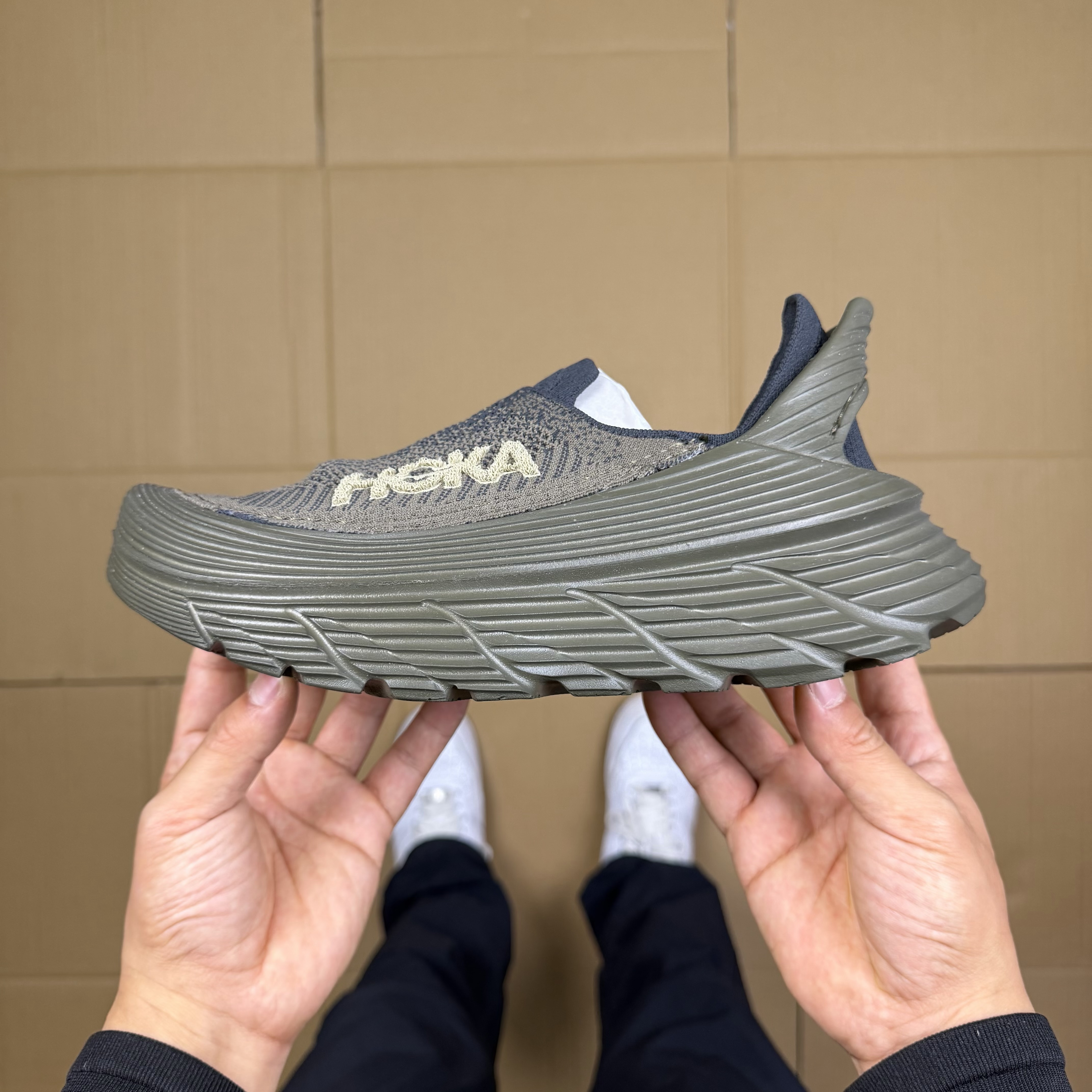 HOKA Restore TC