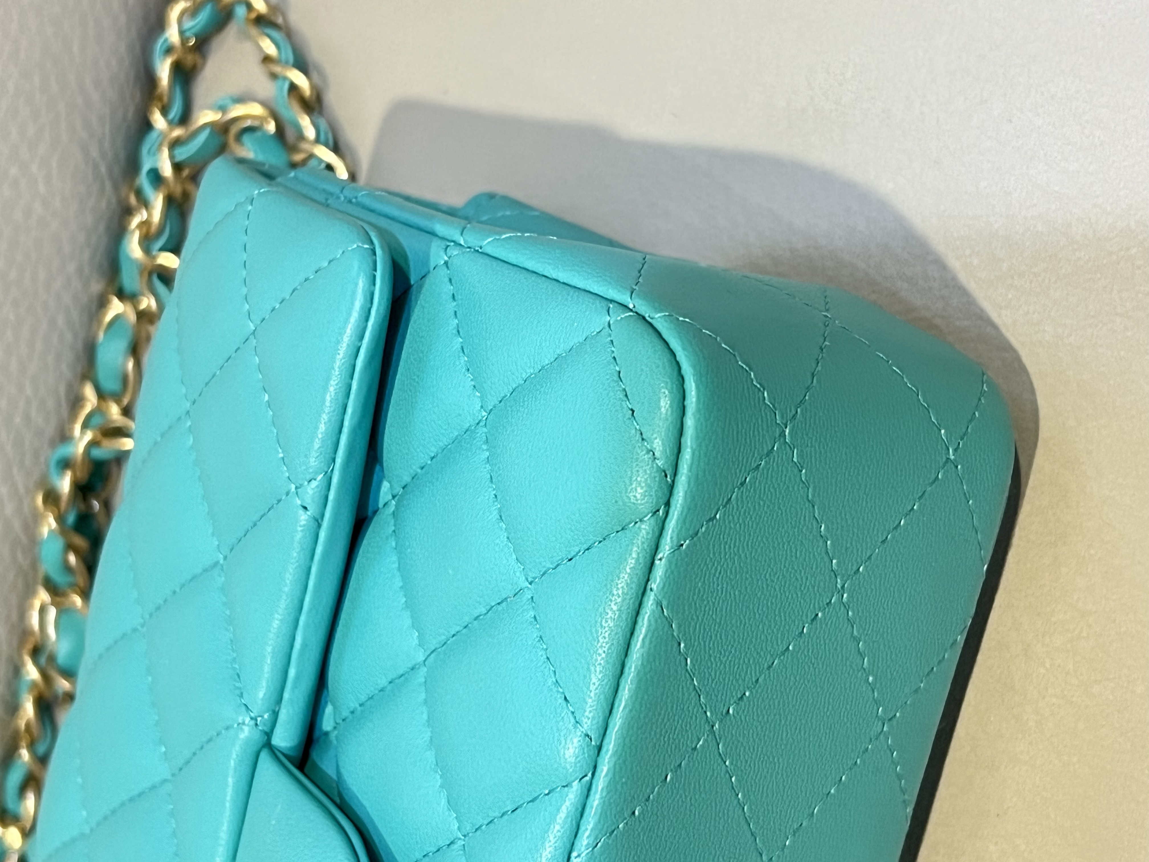 Pre-Owned CHANEL Classic Mini Flap Bag / Product Code: 26041658