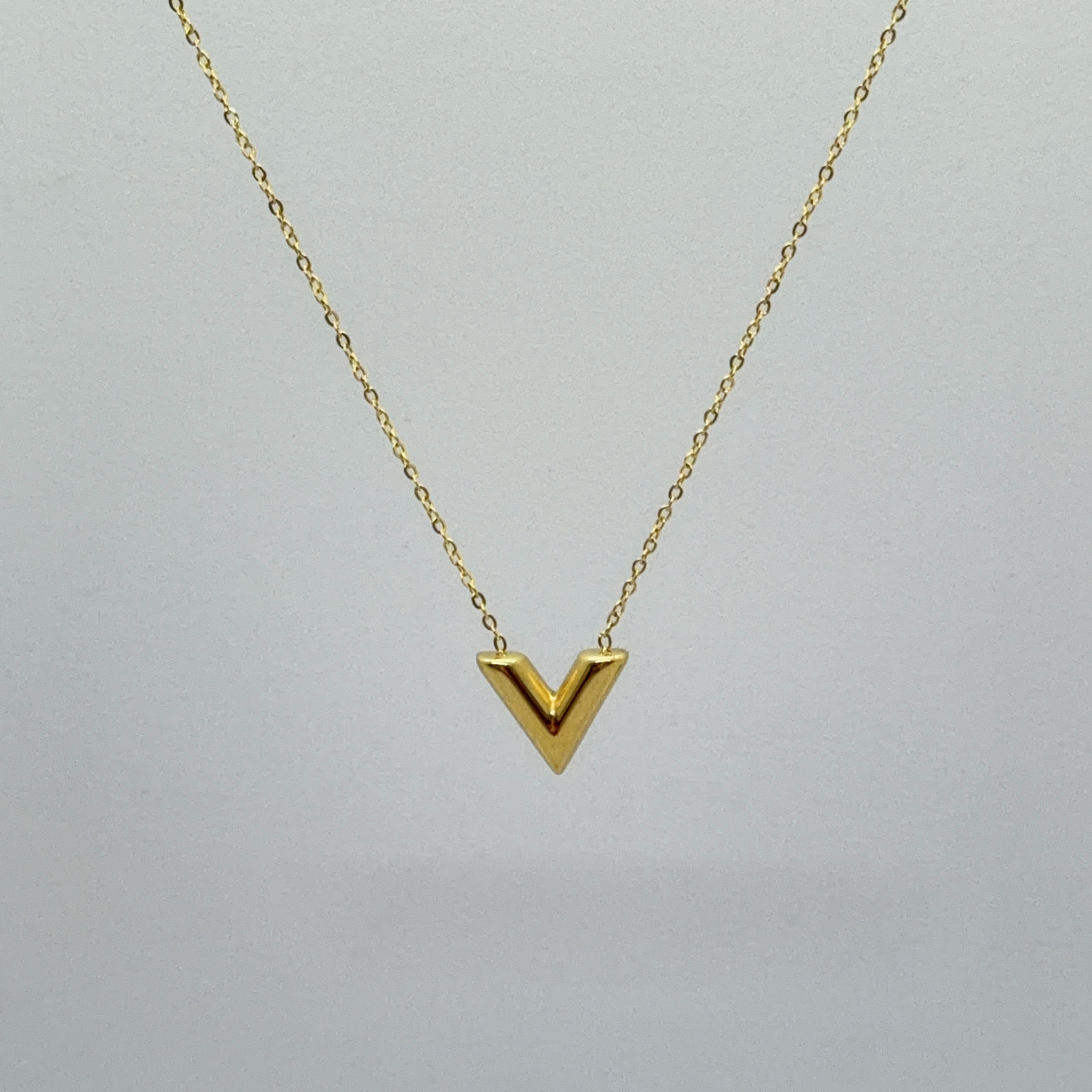 金色V形項鍊 (316L Stainless Steel) 「低敏、防水、保色」