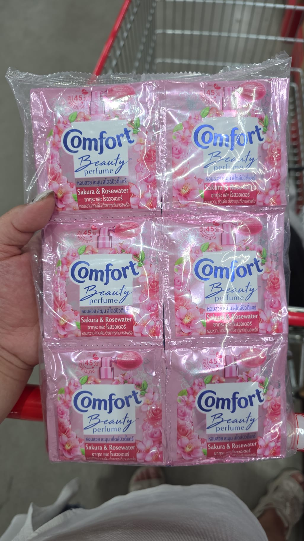 Comfort 金紡的Beauty Perfume 系列櫻花玫瑰香水味濃縮衣物柔軟精