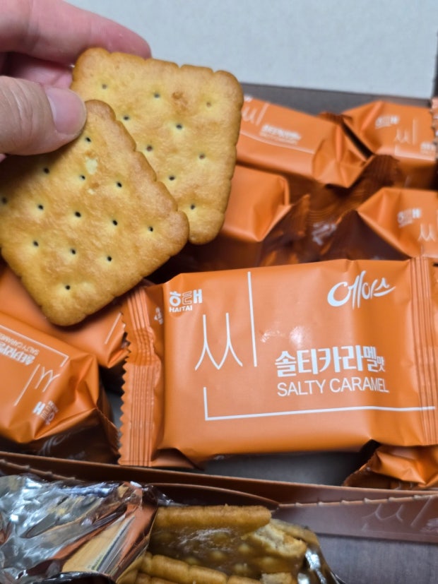 韓國 HAITAI 鹽味焦糖 Ace夾心酥 291g / 盒｜Salty Caramel