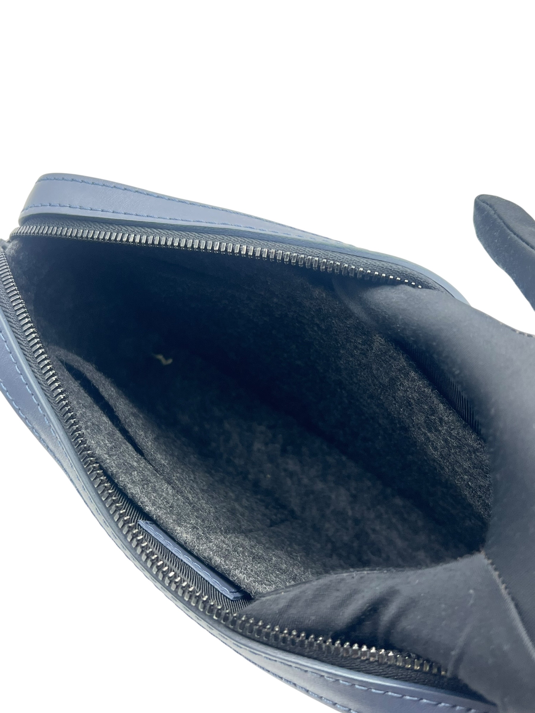 Pre-Owned LV Monogram Shadow Duo Messenger / Product Code: 26061303