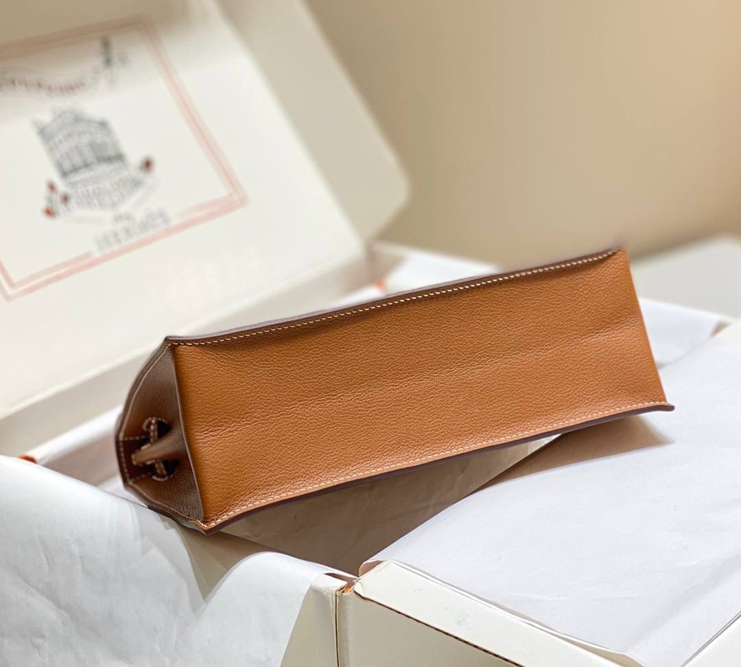 『金棕色·金』 ‘’Kᴇʟʟʏ ᴅᴀɴsᴇ • Evercolor 🎀 时尚圈就是一个圆！ 最厉害的就是六种背法： 斜背、侧背、肩背、腰包、背包、手包 集美们一定要安排起来‼️ 22Cm