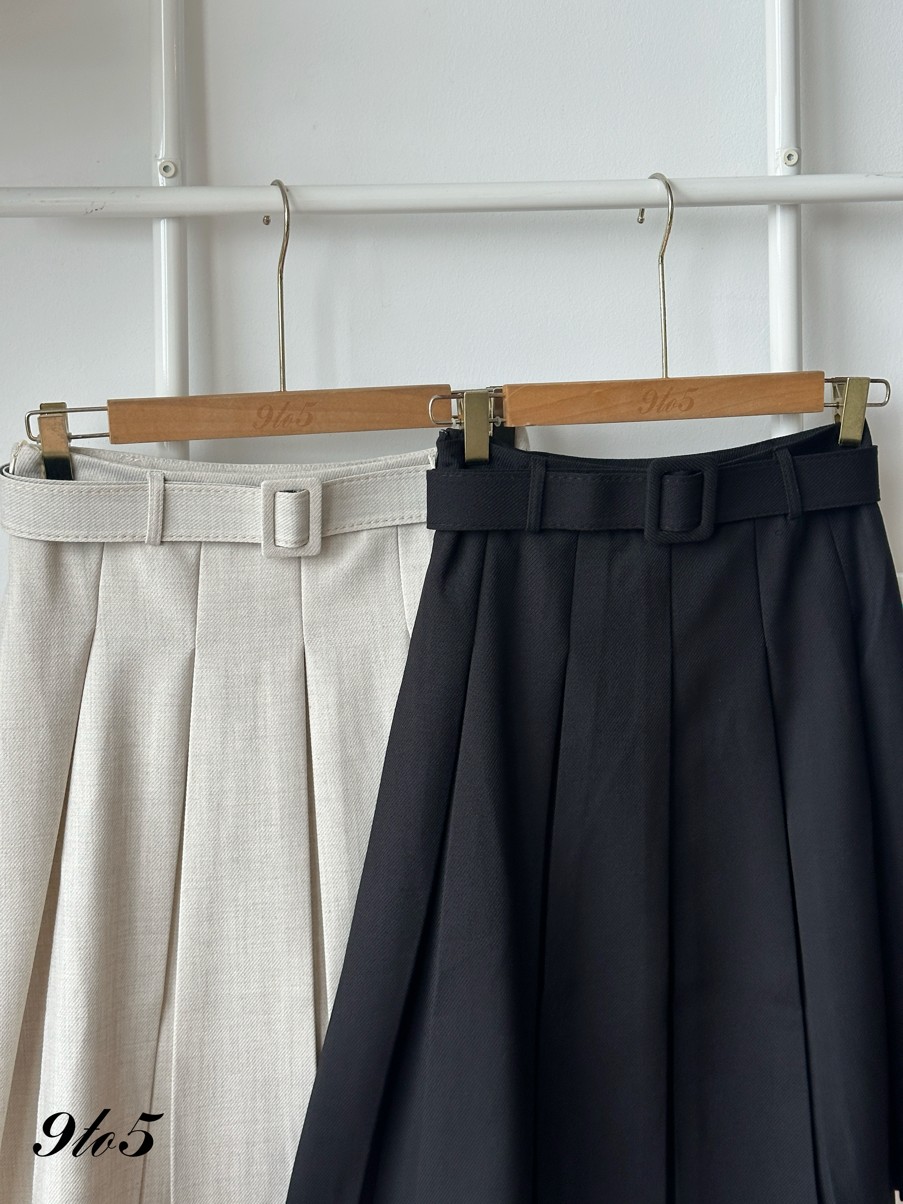 S1990 Midi Pleated Skirt - Beige & Black