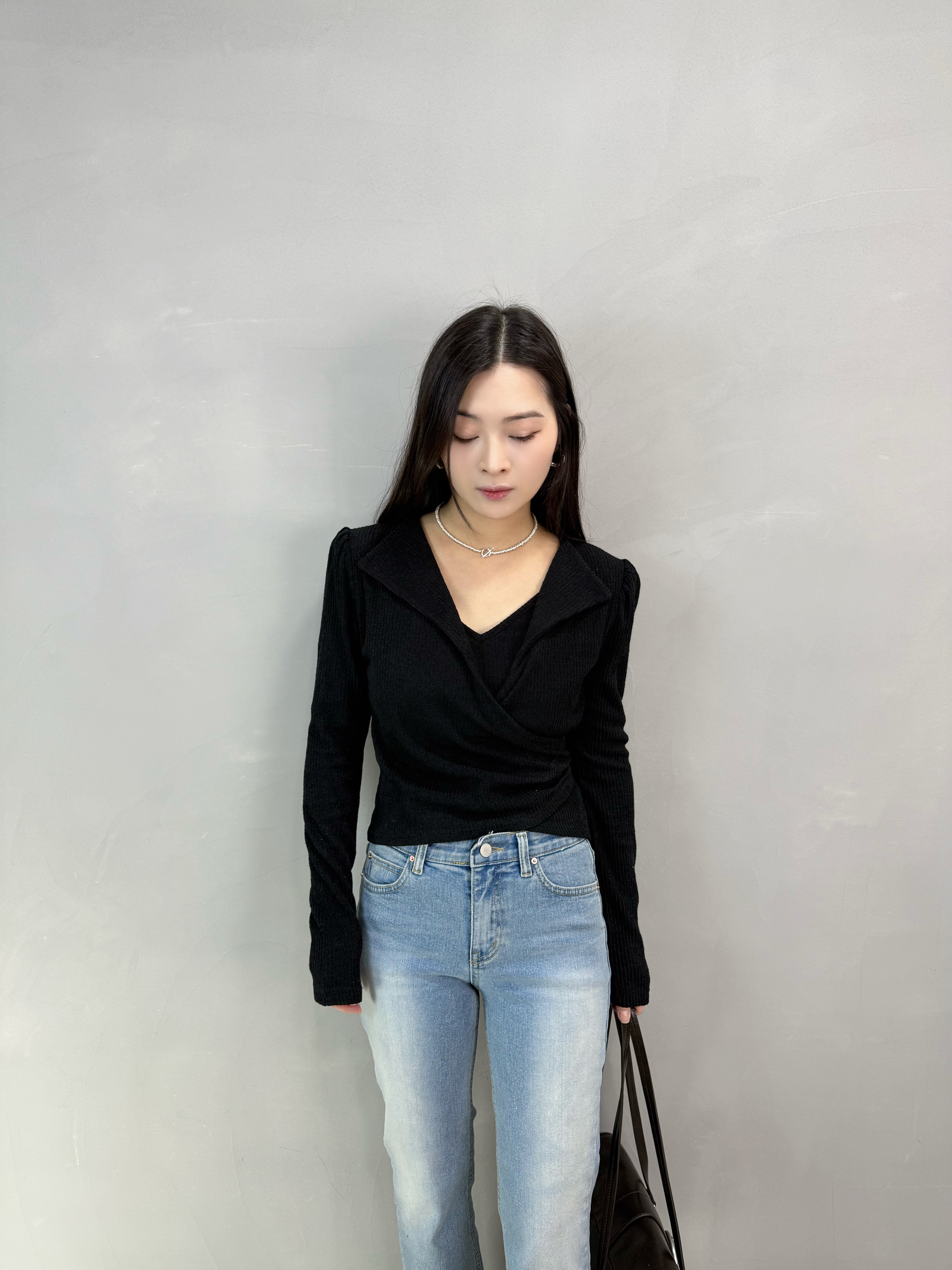 D77 暗紋V領假兩件Top