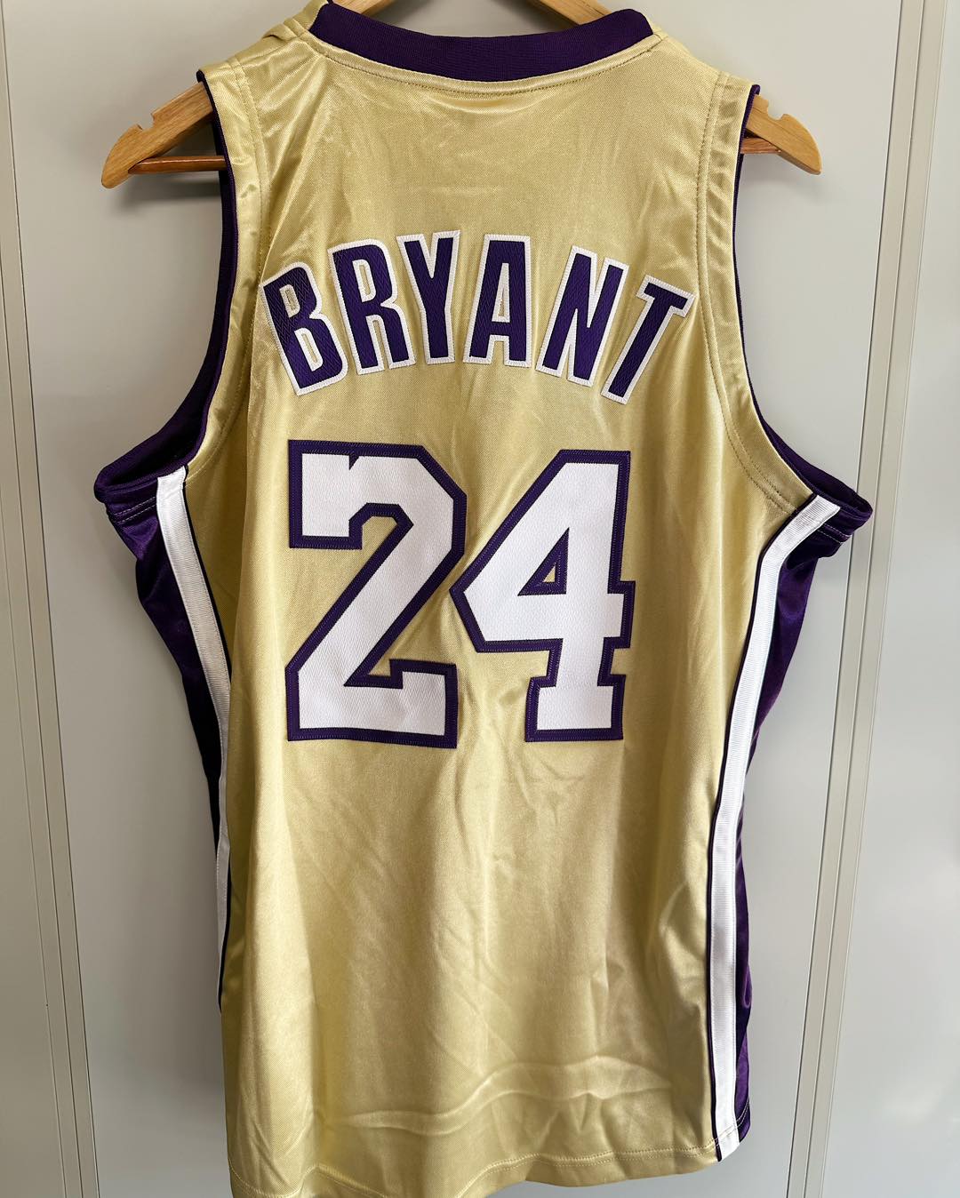 M&N Kobe Bryant HOF Au Jersey 