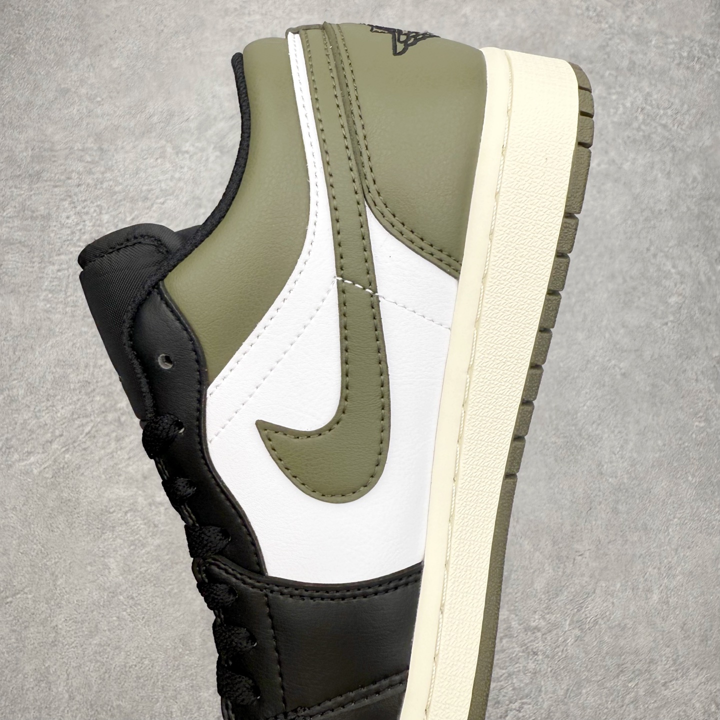 Air Jordan 1 Low 553558-092