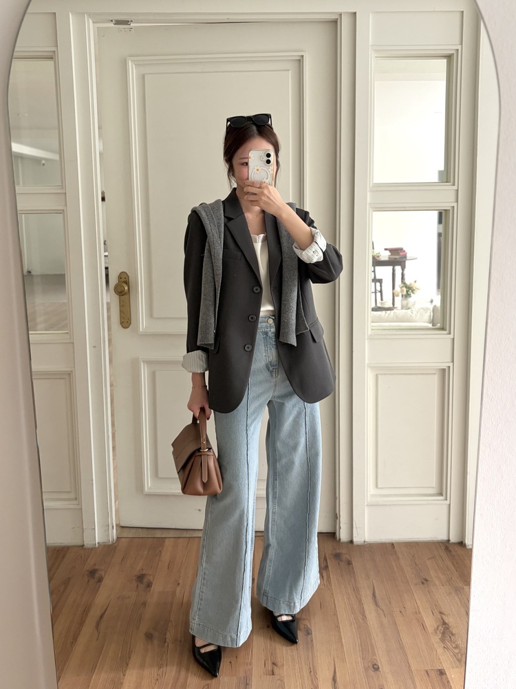 The Seamline Wide-Leg Jeans
