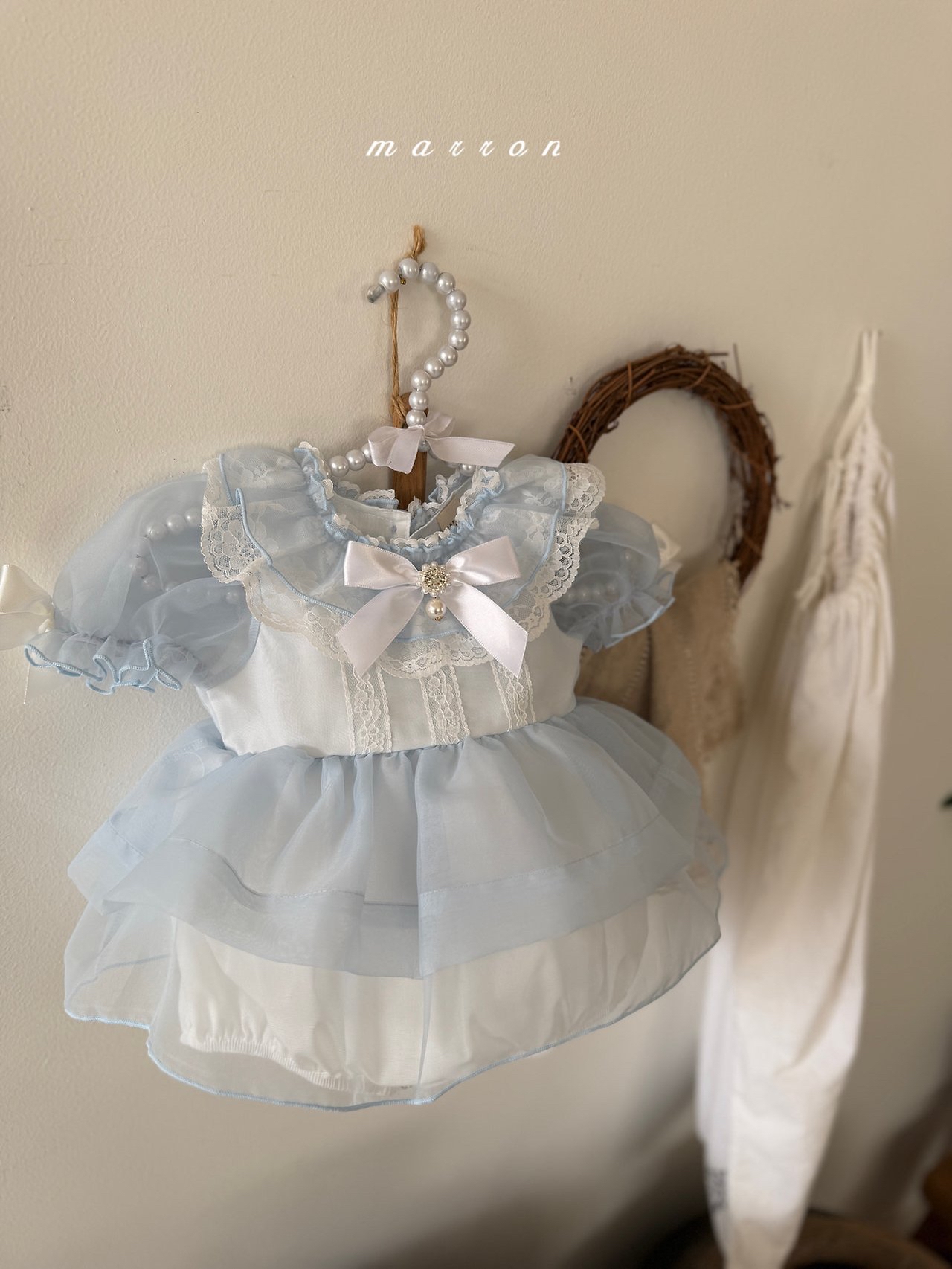 ☀️預訂 韓國直送☀️🇰🇷Marron兩色寶石絲帶蕾絲薄紗泡泡袖包屁裙