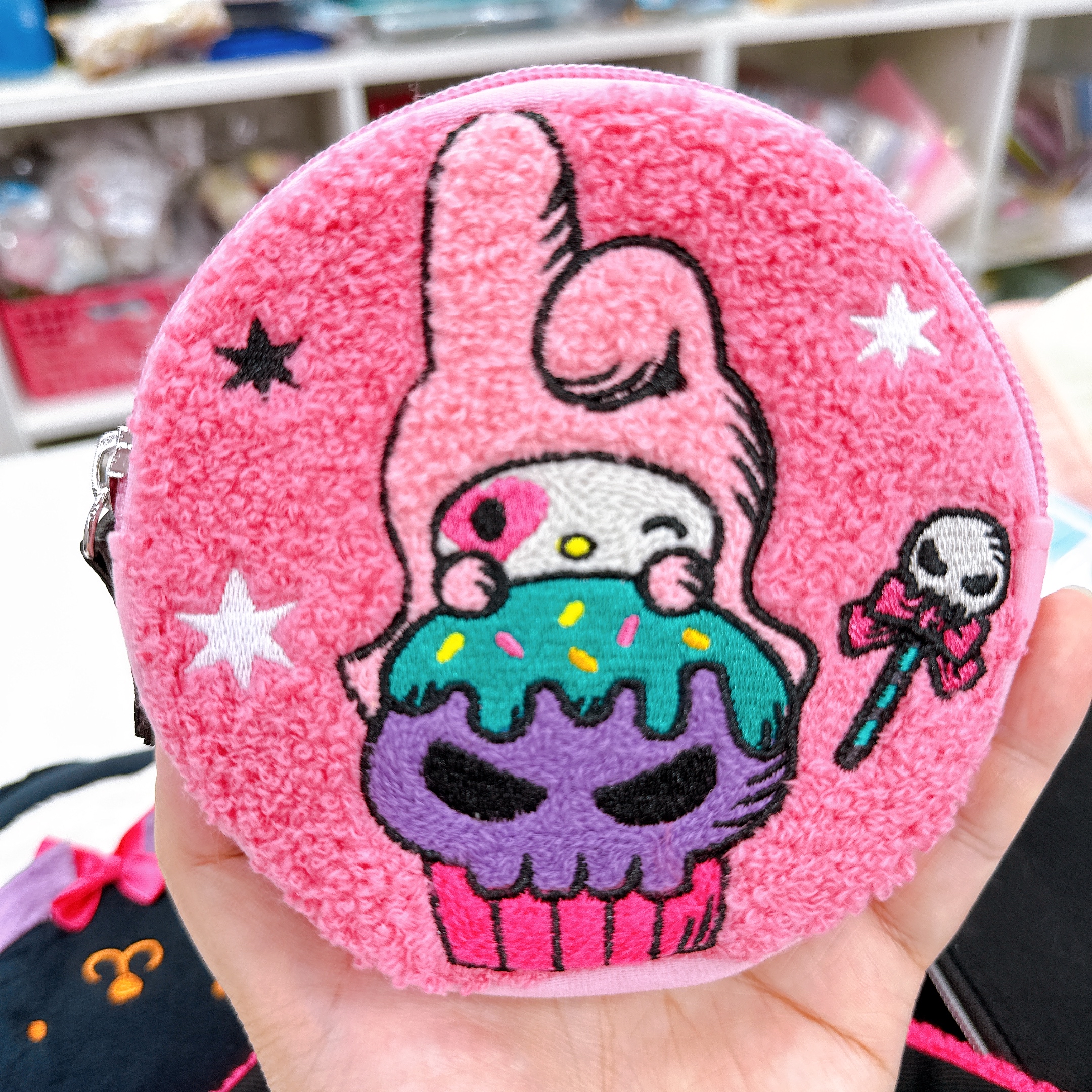日本直送日本限定版Sanrio 萬聖節系列針織刺繡大容量拉鏈袋 圓形散銀包