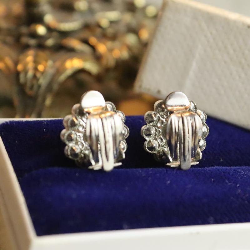 C.a. 1950s Czechoslovakian Iris Glass with Faux Pearl Petals Dainty Clip Earrings (MZ068)