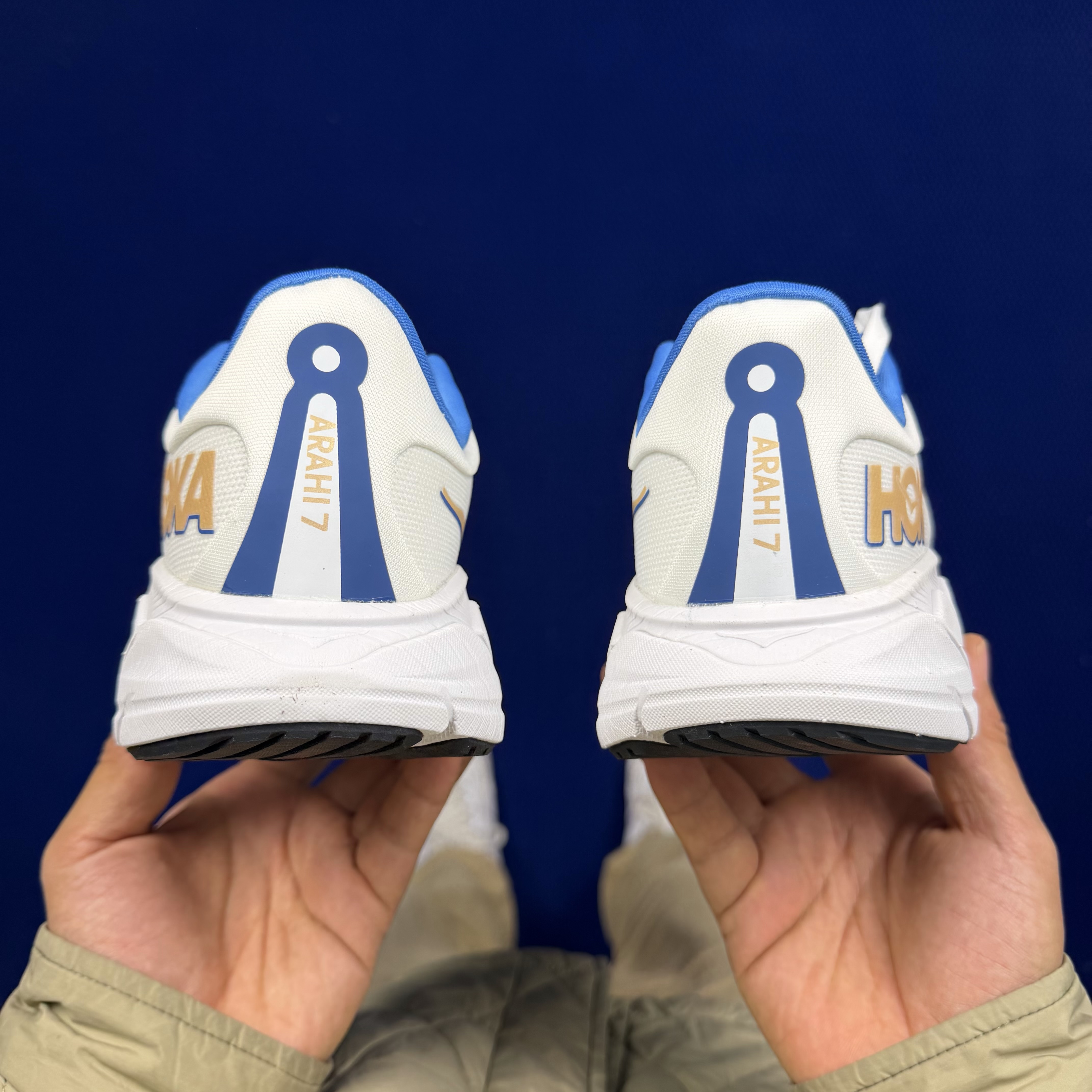 Hoka One One Arahi 7