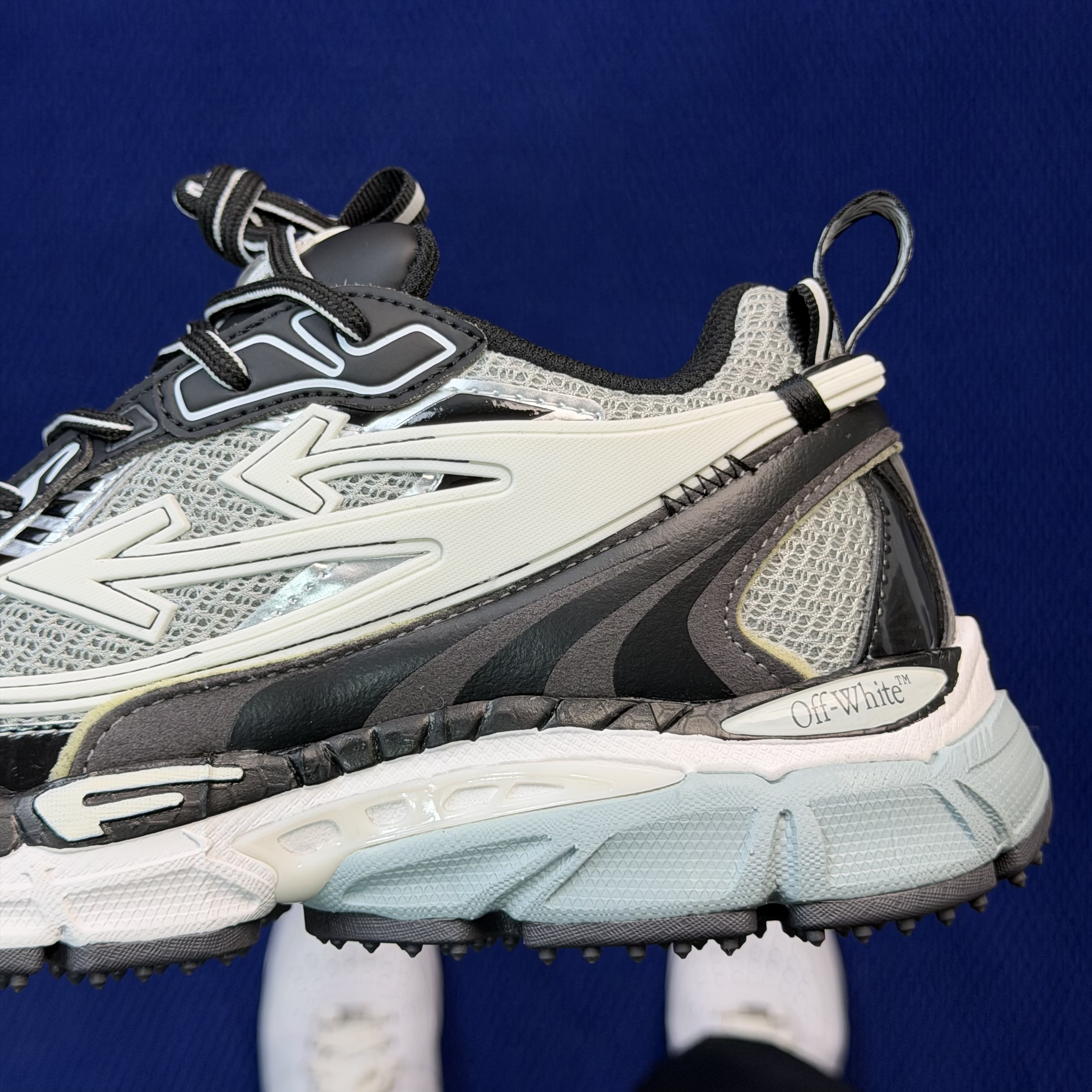 Off-White Be Right Back