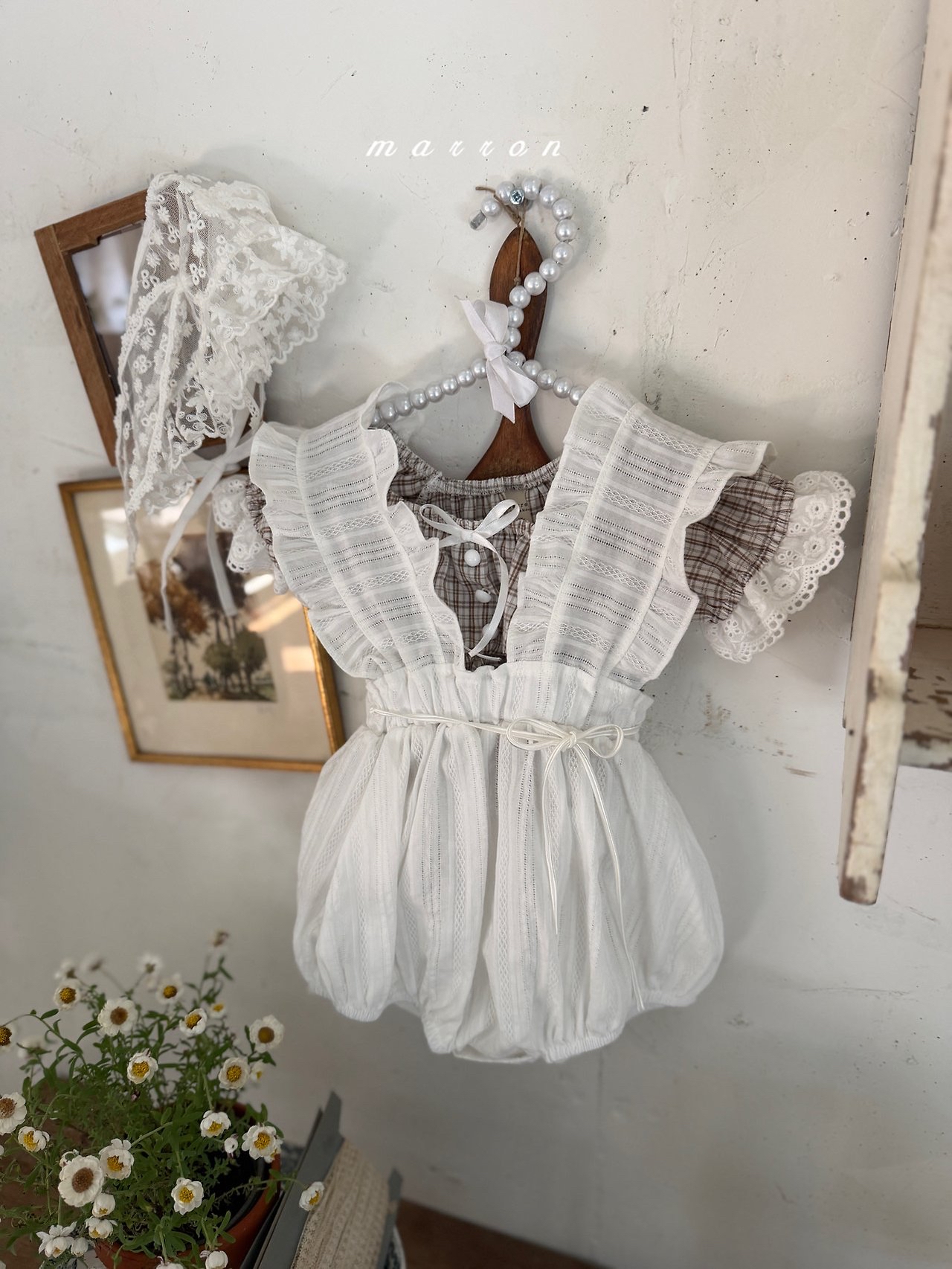 ☀️預訂 韓國直送☀️🇰🇷Marron兩色蕾絲提花荷葉邊吊帶包屁衣