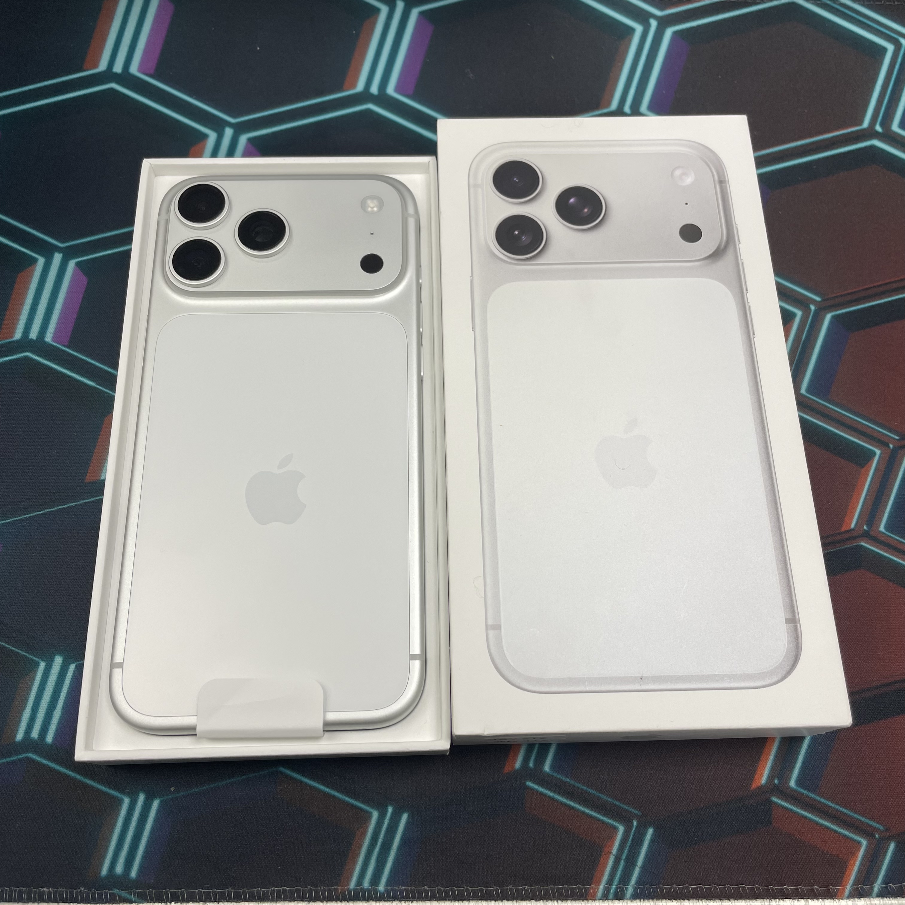 *6233 17 Promax 未使用品 512GB 電100 銀色 sliver