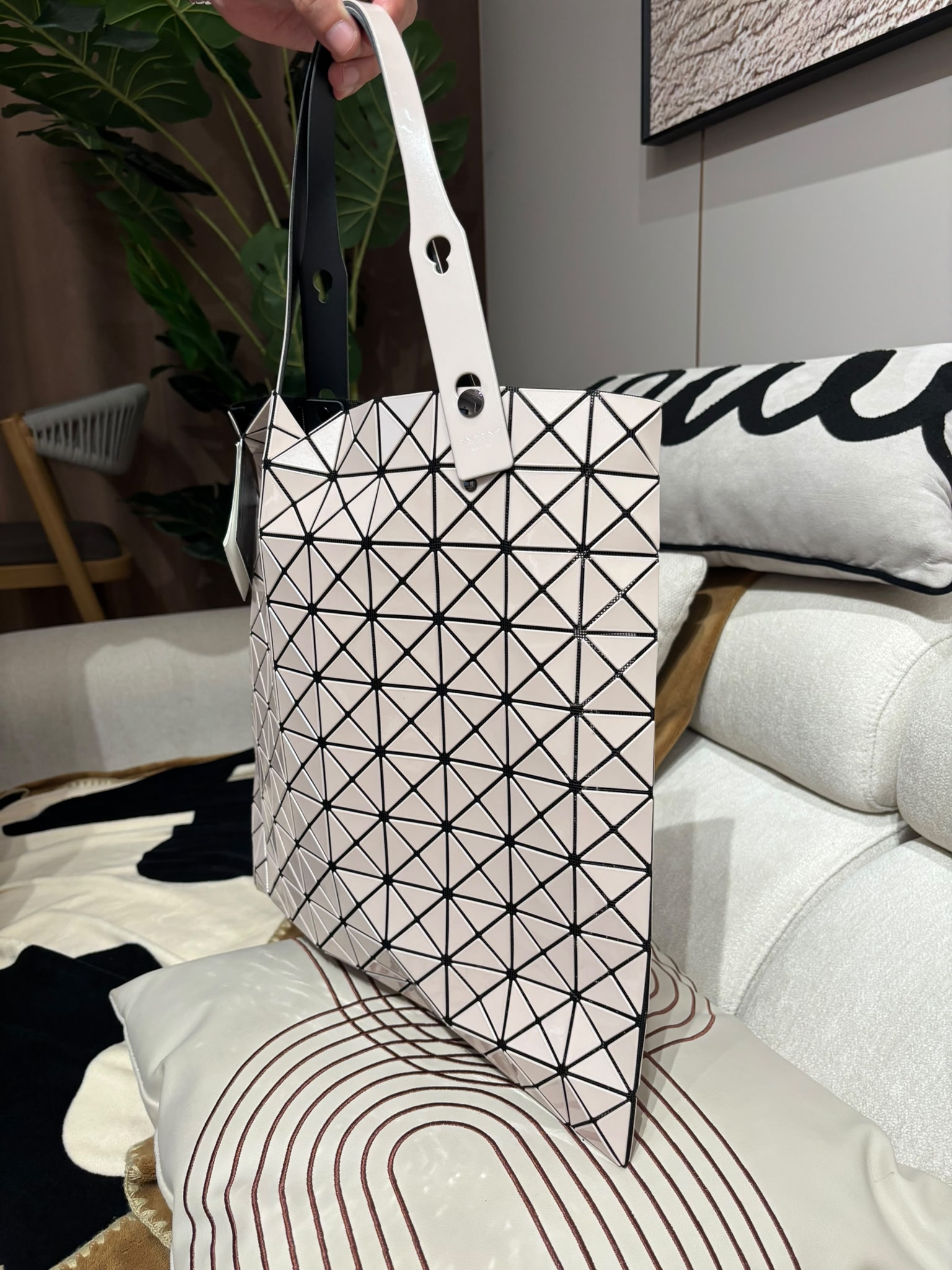 全新 Issey Miyake Bao Bao Tote Bag 100%Authentic, Brand New 全新 ✅證書✅Dust bag