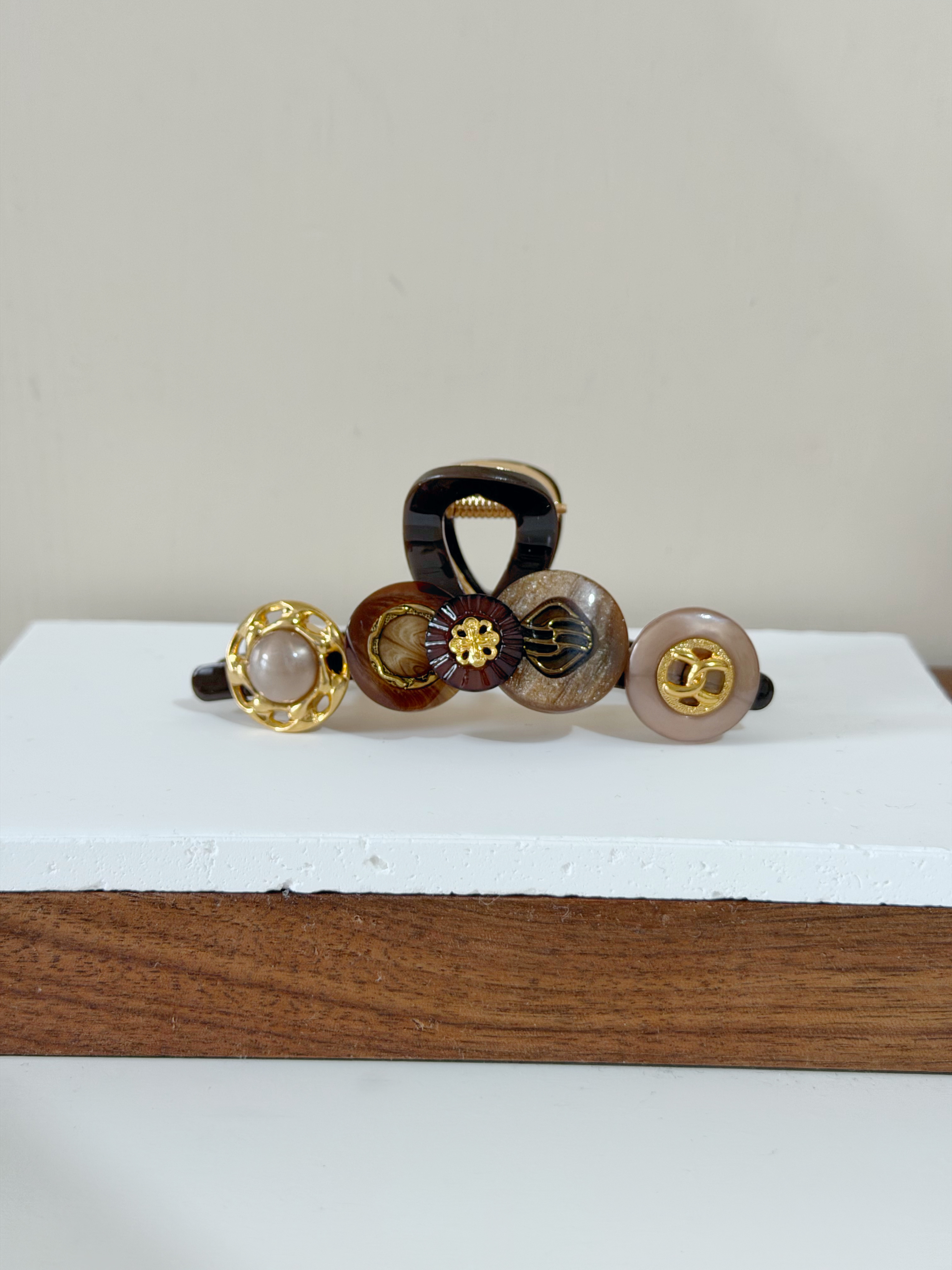 Vintage 鈕扣鯊魚髮夾 8cm 長 / 深可可色