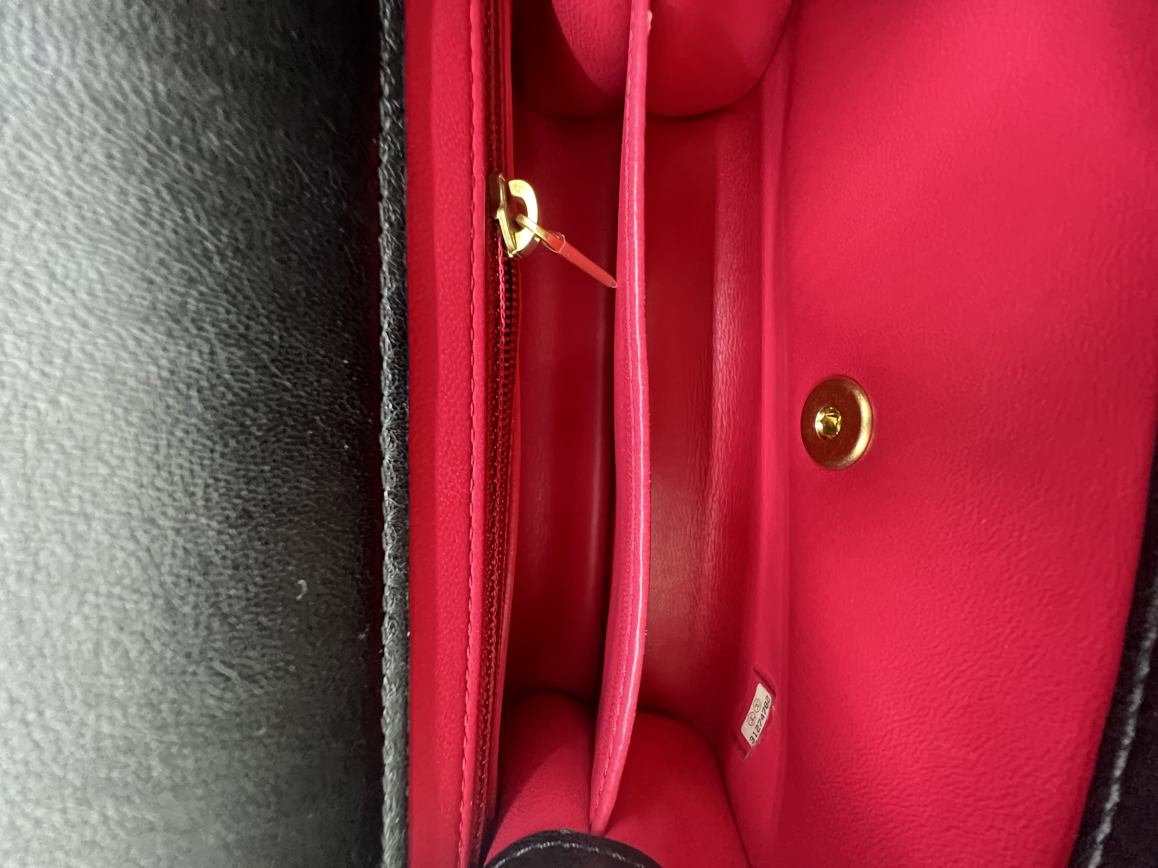 Pre-Owned CHANEL Quilted Wrapped CC Top Handle Bag / Product Code: 26041508