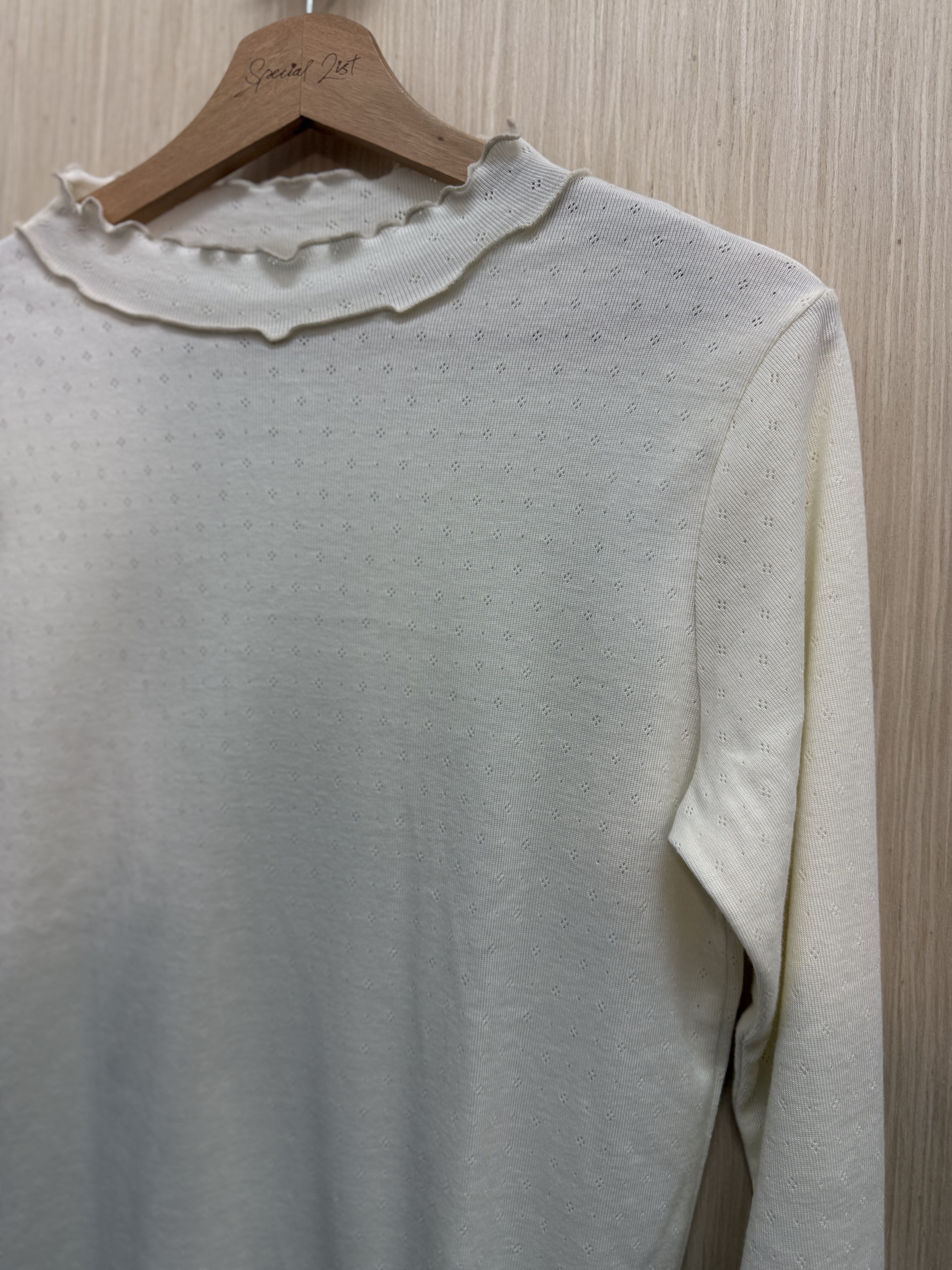 花紋雙層領𝐭𝐨𝐩（米白）