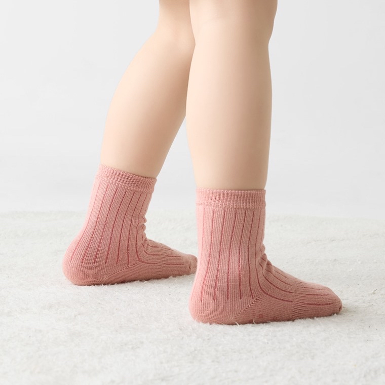 💚預訂 台灣直送💚兩色純色防滑中筒襪三對裝