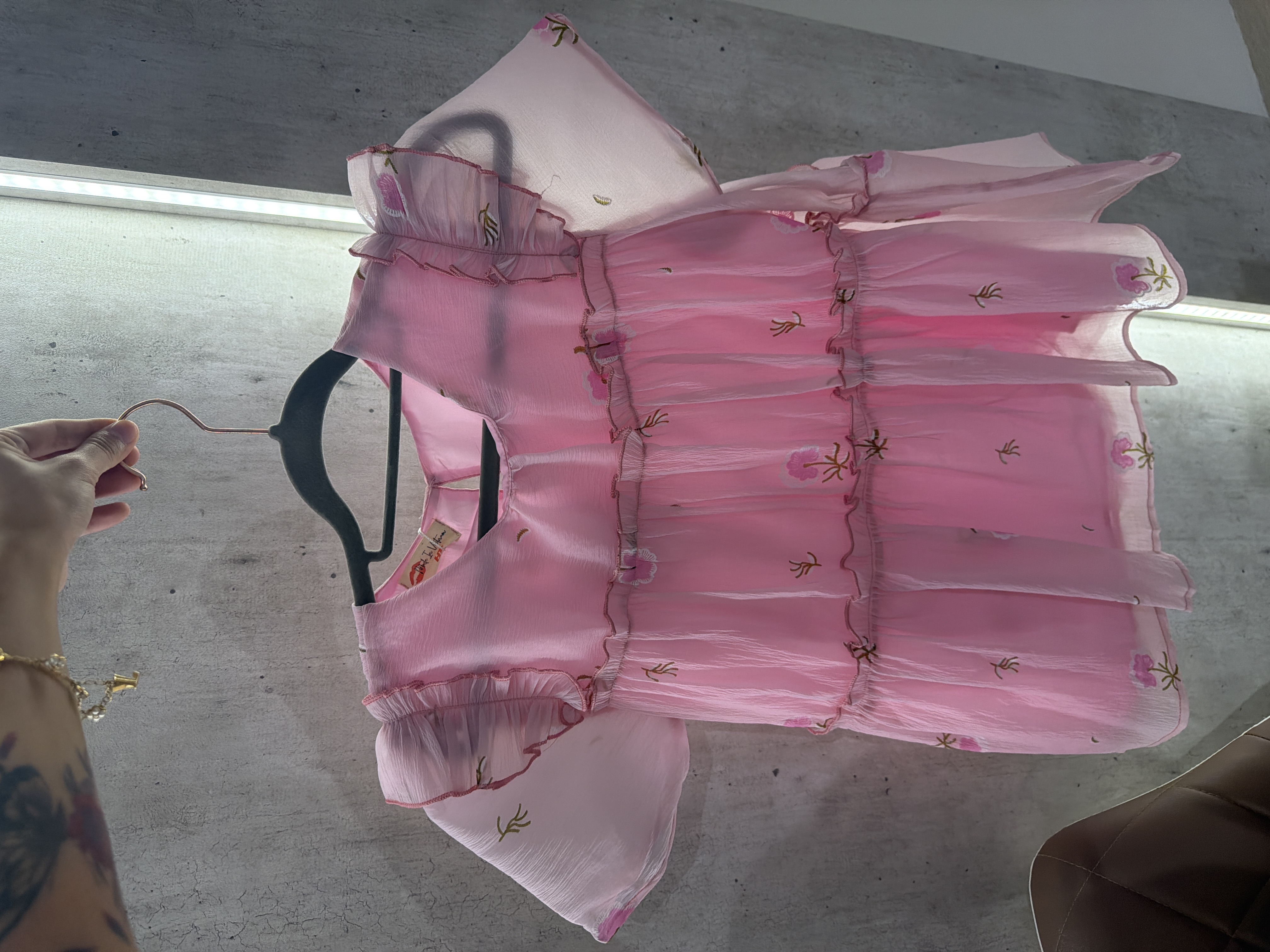 花卉刺繡荷葉邊襯衫