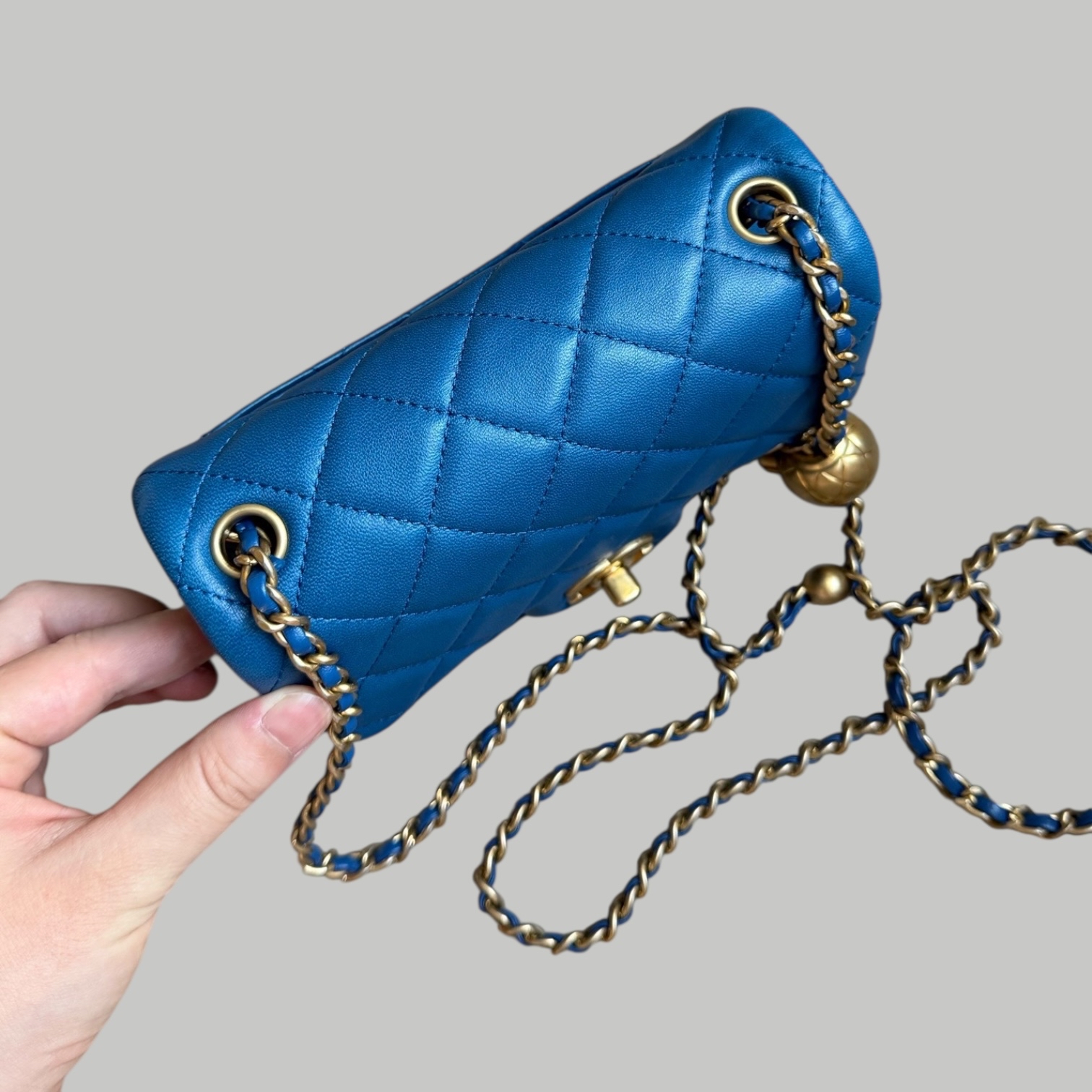 Chanel Lambskin square 羊皮藍色金