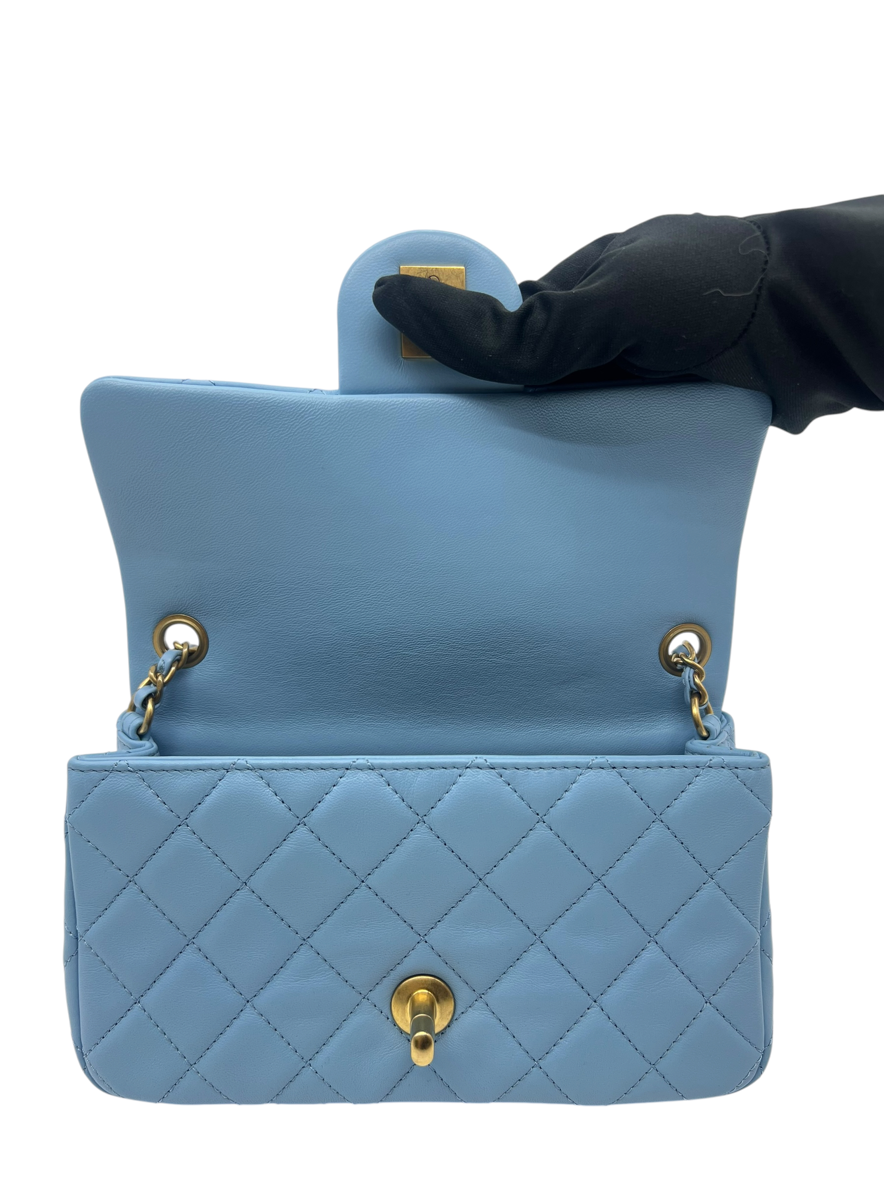 Pre-Owned CHANEL Classic Flap Bag / Product Code: 26051518