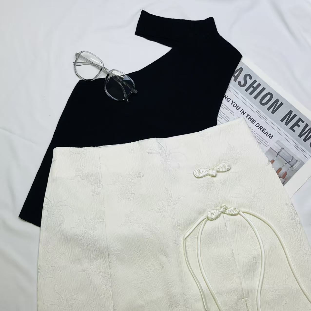 BS2001 [New Chinese Style Textured Frog Button Mini Skirt] Minimalist • Elegant • Everyday Wear