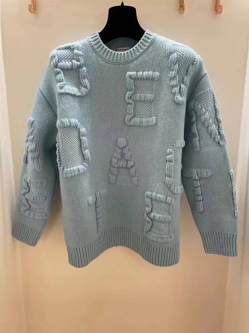 💢清貨價💢 BV 壓花字母冷衫 Size XS/S 