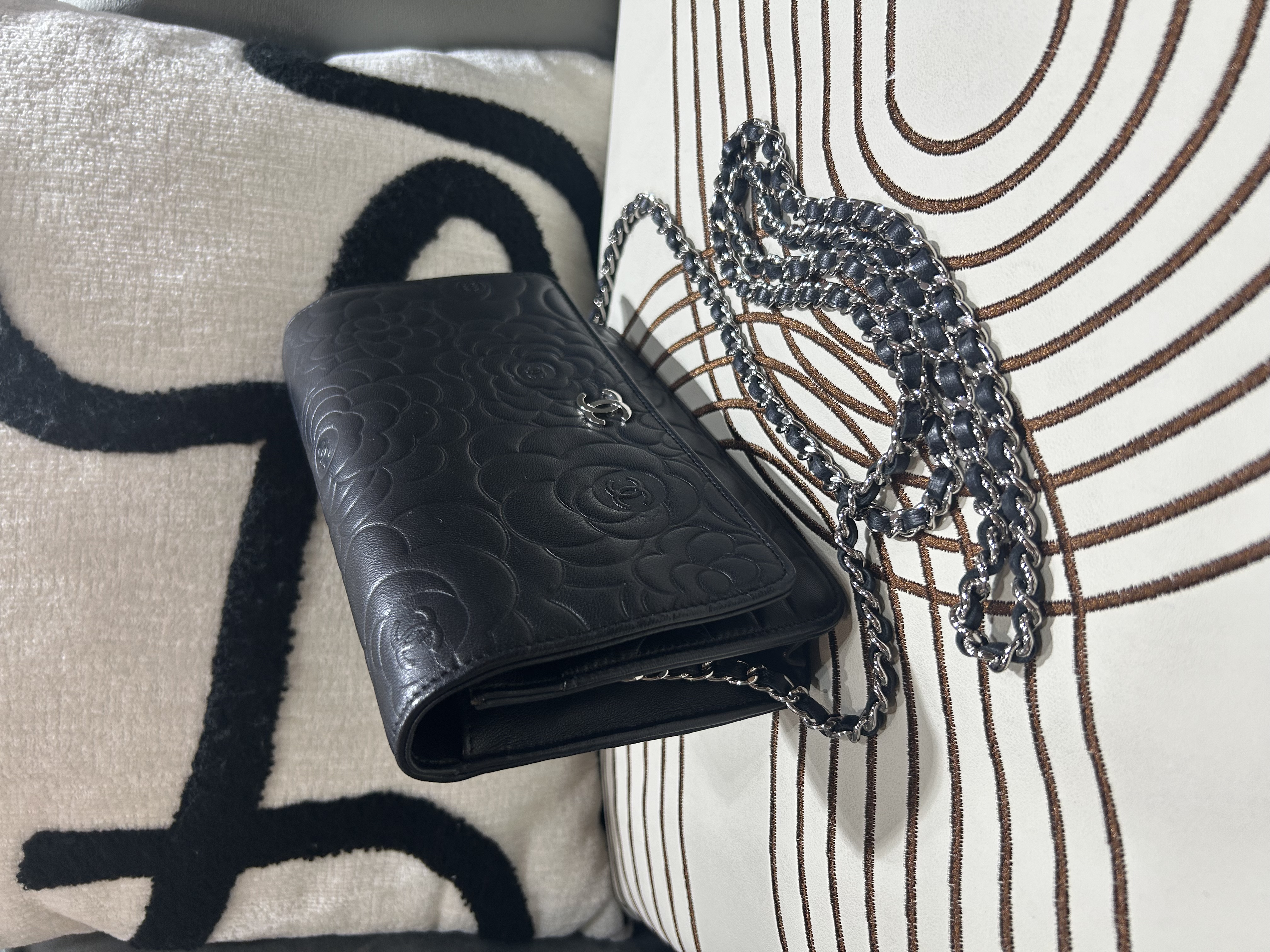 Chanel 山茶花 Wallet On Chain 黑色銀鏈 100%Authentic, 98%New ☑️15Card☑️Box