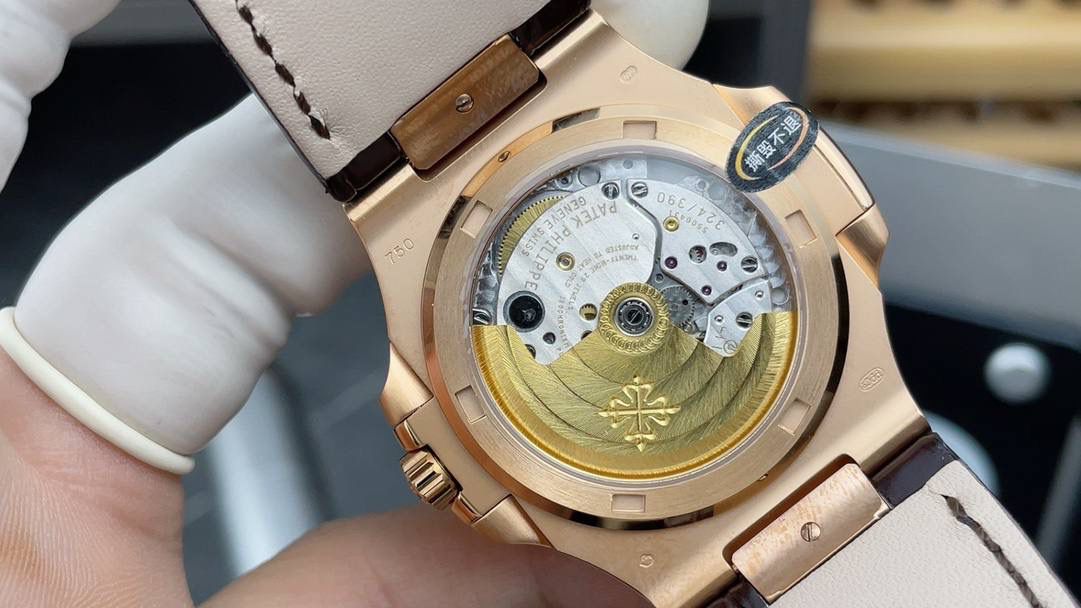百达翡丽 Nautilus 鹦鹉螺系列玫瑰金棕色表带男士腕表