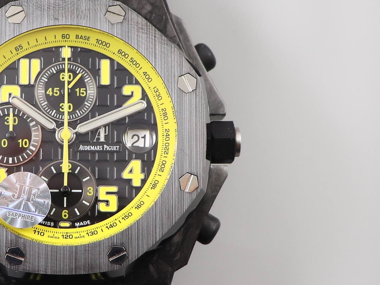 A P大黄蜂v2版，锻造碳壳套 陶瓷圈口 陶瓷后盖[得意] A P唯一一款陶瓷后盖的毒物 钛合金表扣 42毫米直径🔥💯