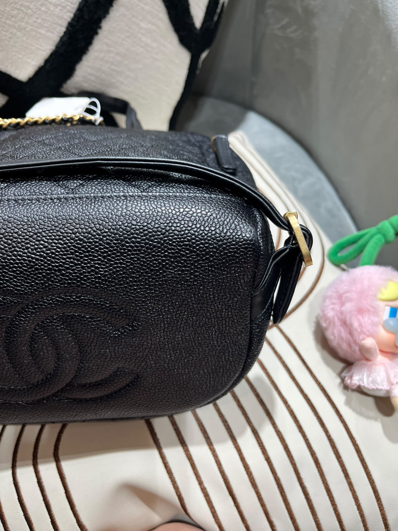 Chanel backpack cc filigree 荔枝牛皮金鏈 100%Authentic ,95%new  ✅card✅塵袋✅box 