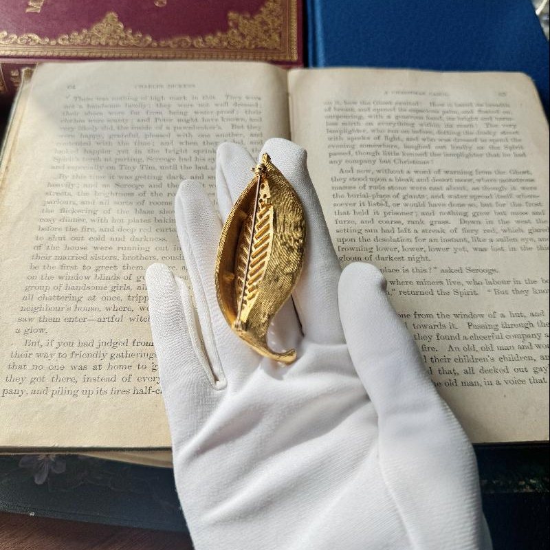 VintageRare! C.a. 1950s Designer Quality Textured 3-Dimensional Golden Leafy Brooch (MT2298-7)