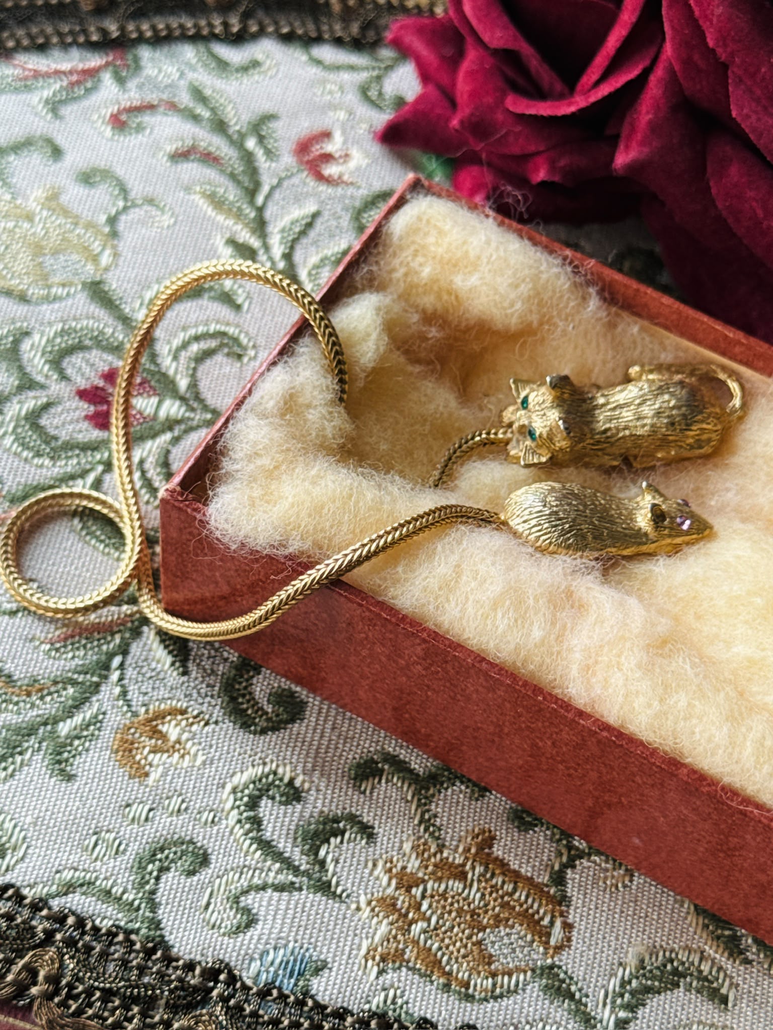 Vintage Mid-Century Cat and Mouse Golden Chain（MT2649）
