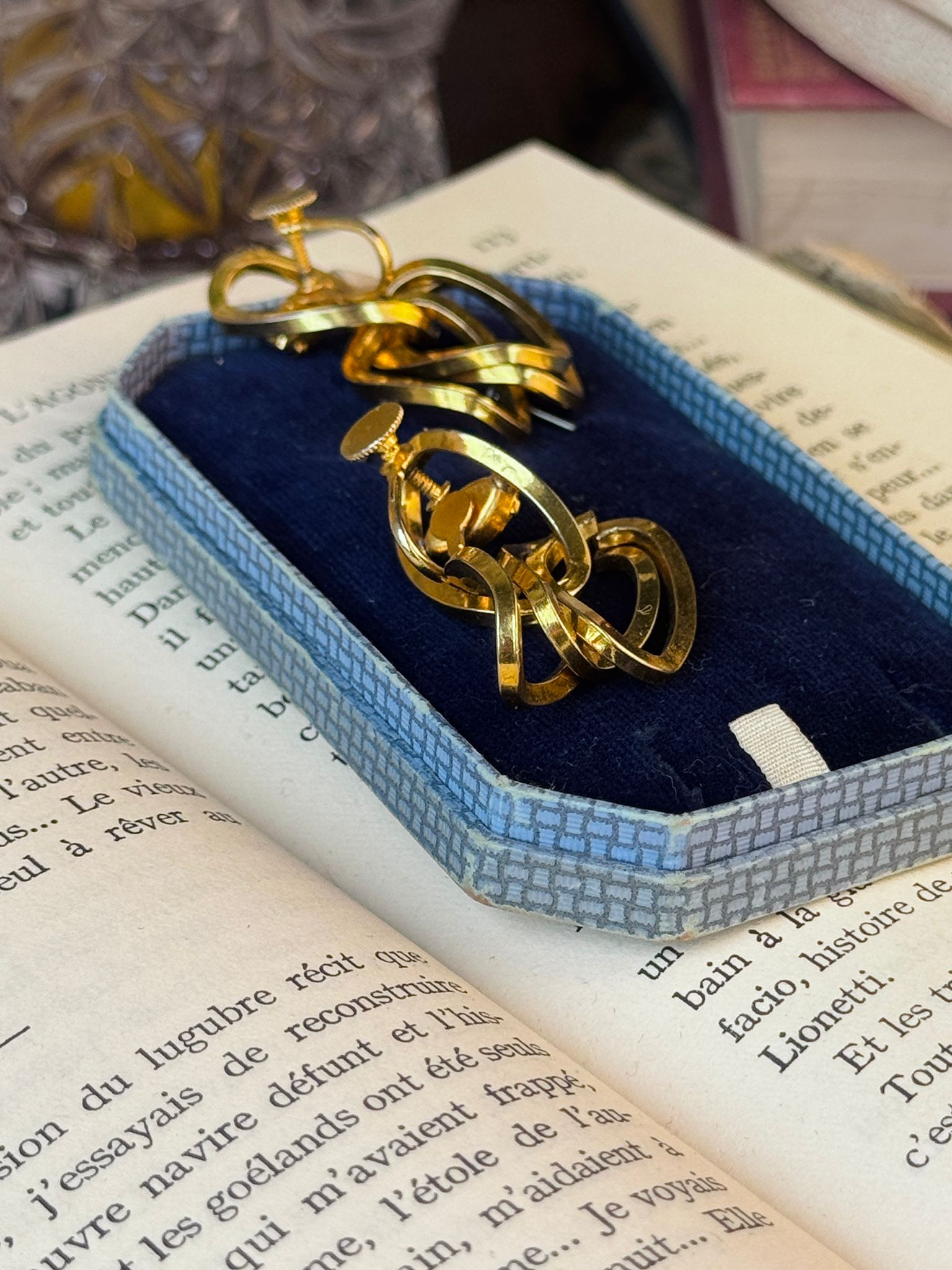 Vintage C.a. 1950s Royal Blue Glass Sculptural Loop Dangle Screw-back Earrings (MT2589-18)