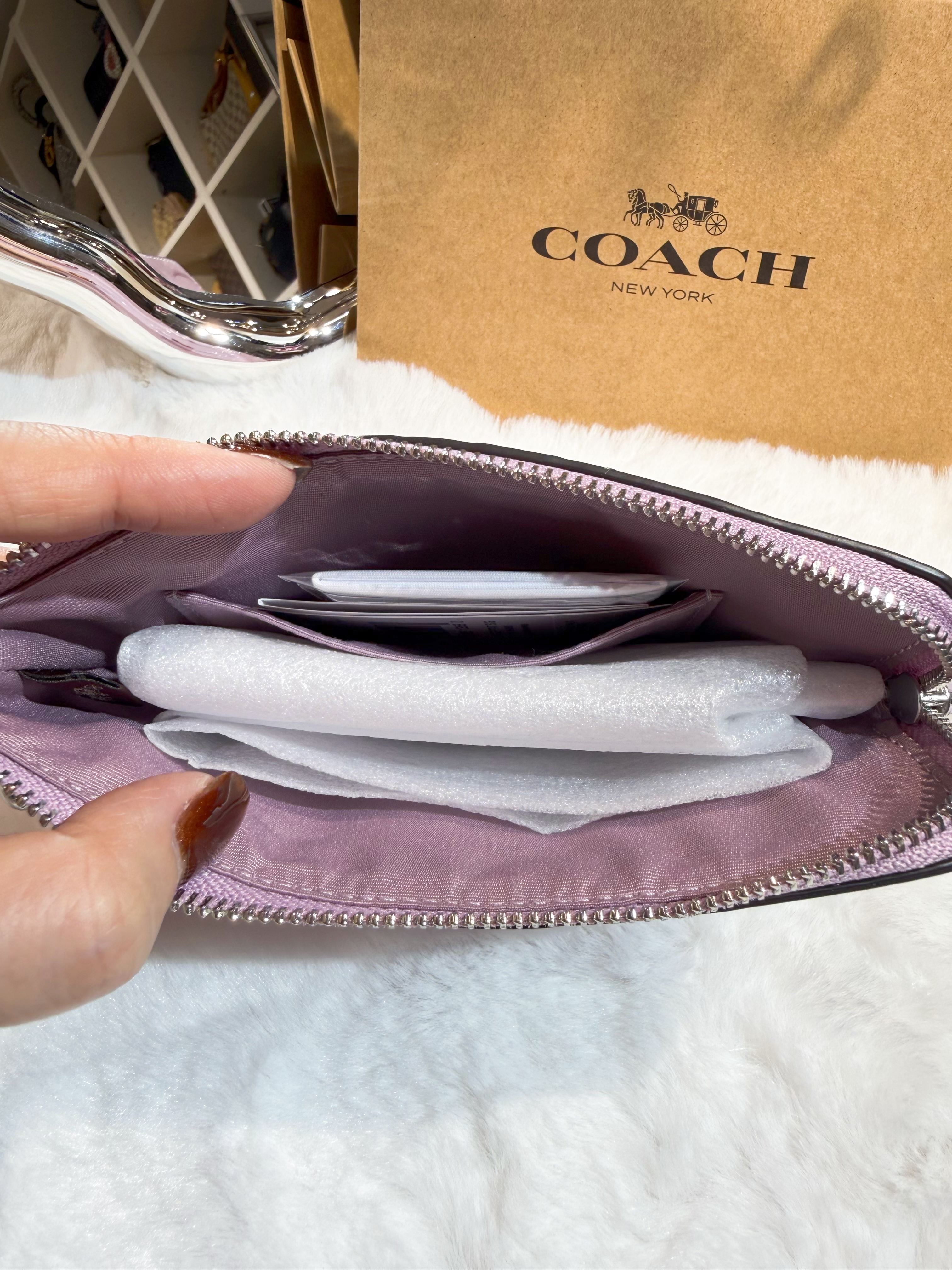 Coach wristlet pat/purple/m