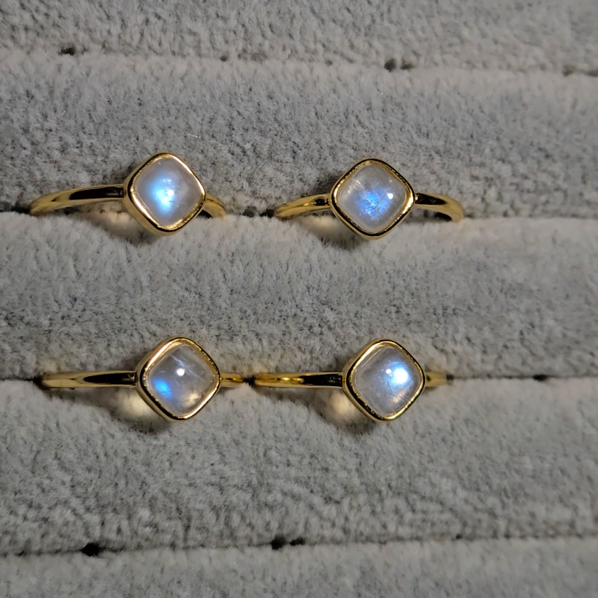 White moonstone rings with blue flash in adjustable sterling silver - SM636