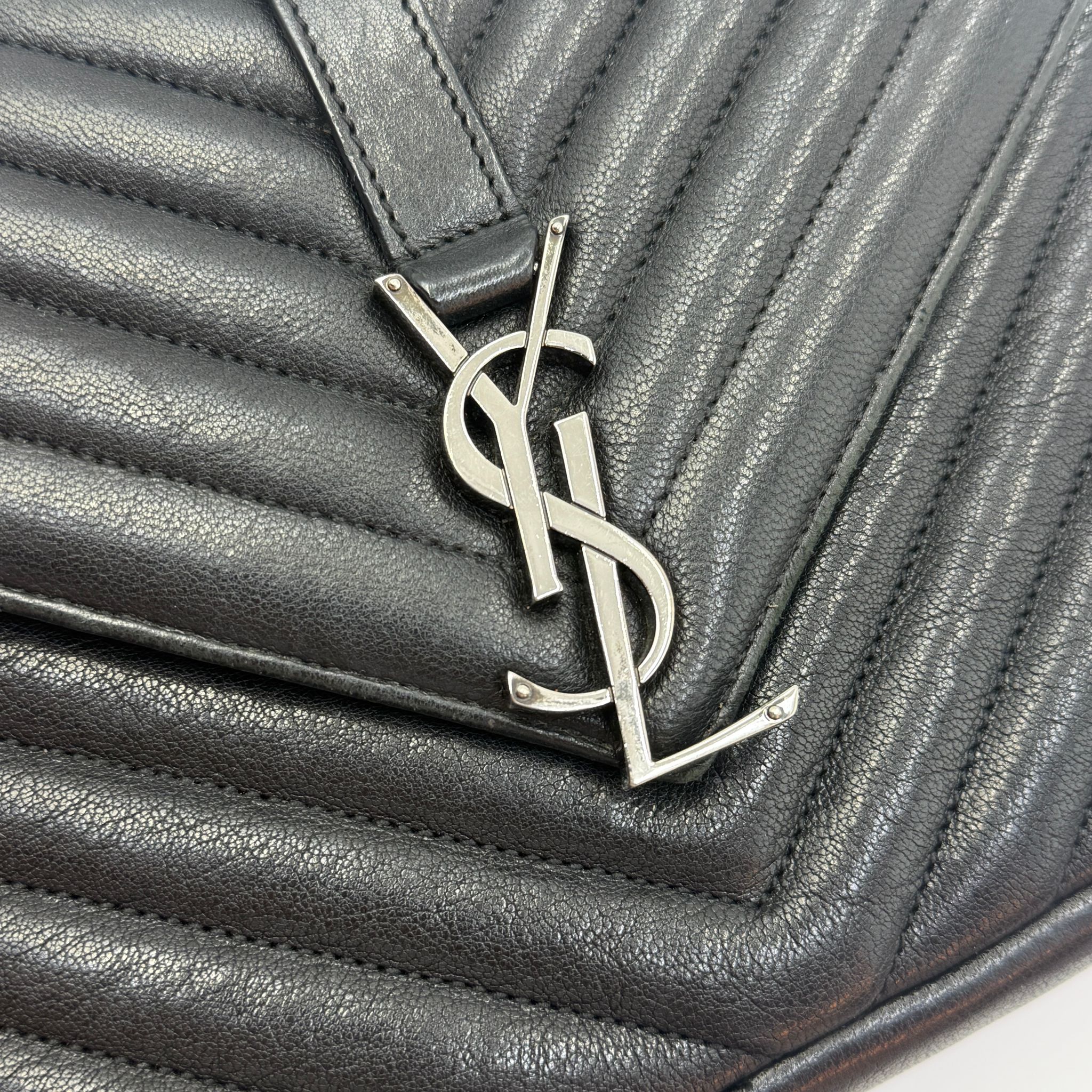 YSL 信封袋  V紋黑色銀扣牛皮 字母logo V紋設計