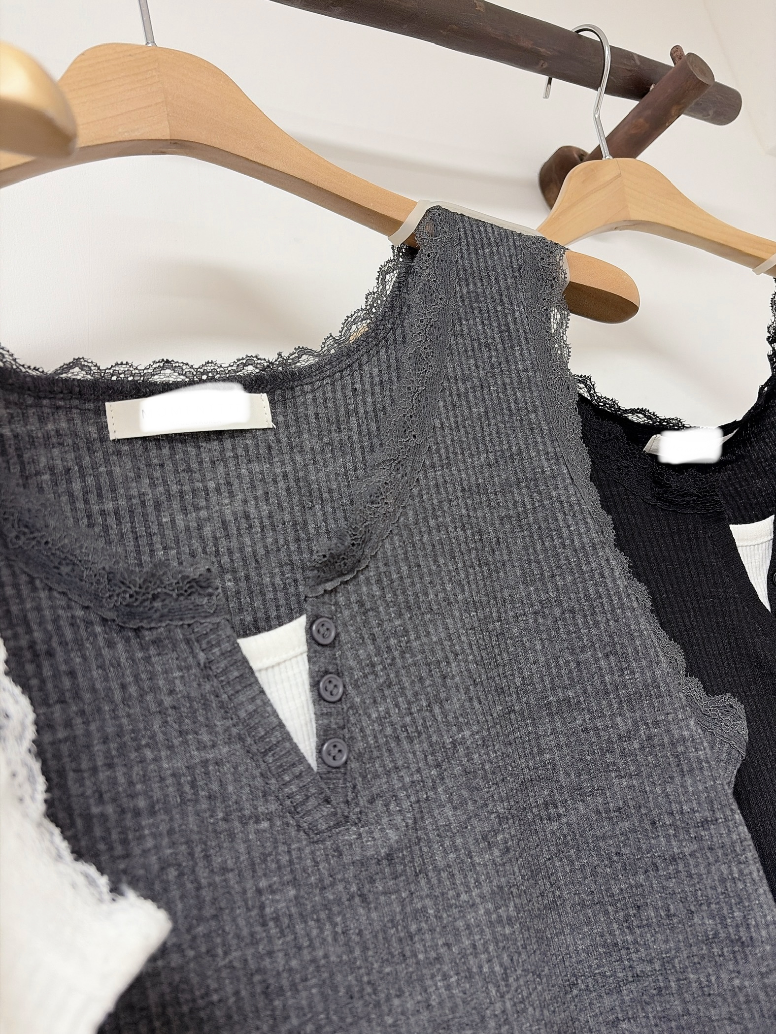 Lace 邊顯瘦背心