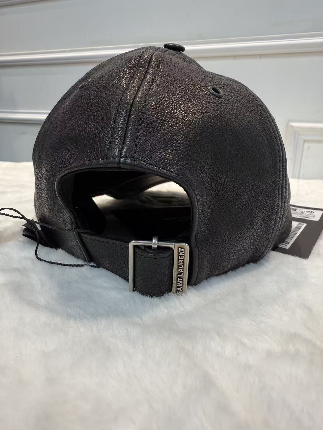 【減價平過原價一半有多‼️】YSL品牌logo浮雕圖案 全黑 小羊皮 鴨舌帽