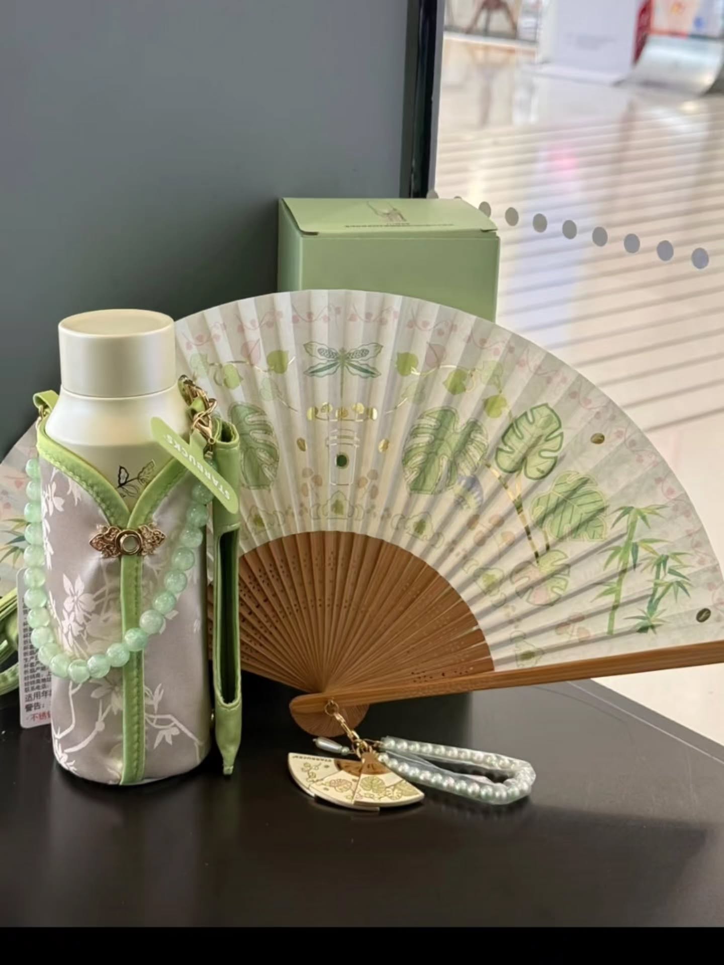 星巴克💚春序纹样系列〖不锈钢保温杯420ml配中式折扇〗🇨🇳