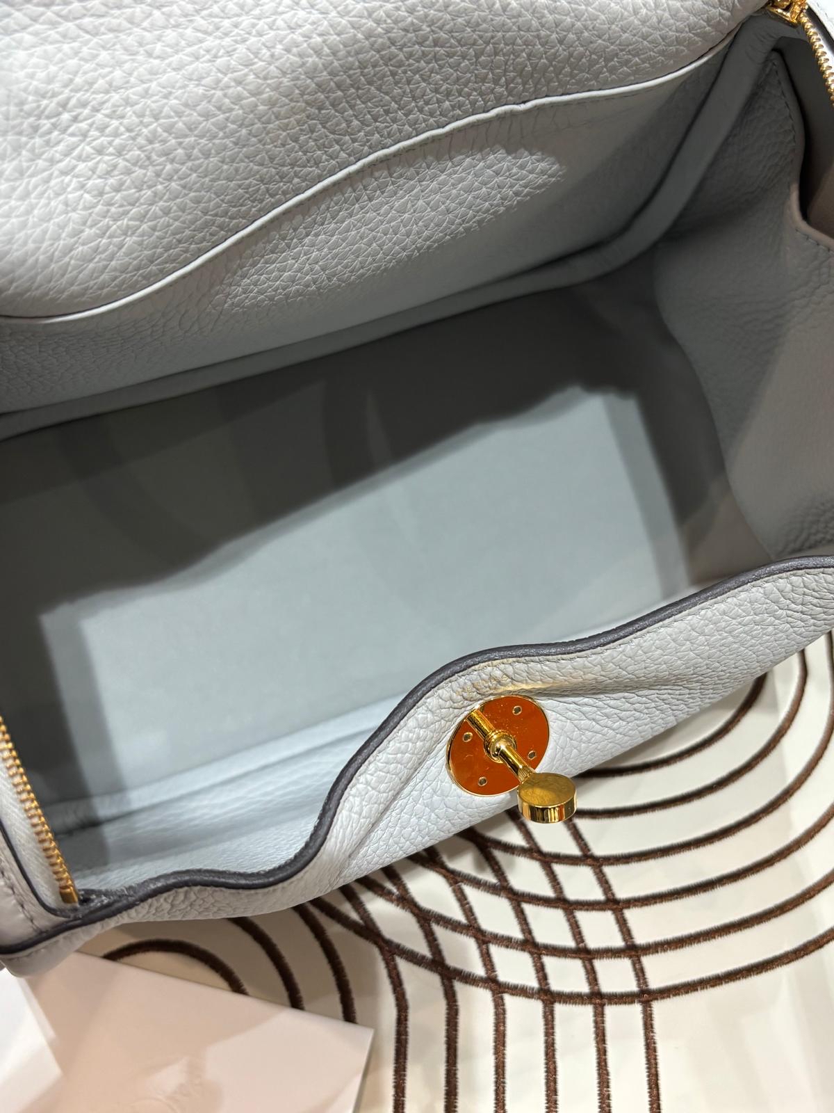 Hermes Lindy 26 Stamp W Blue Pale 聖杯藍 100%Authentic, 98%New ✅專門店收據✅Dust bag✅Box