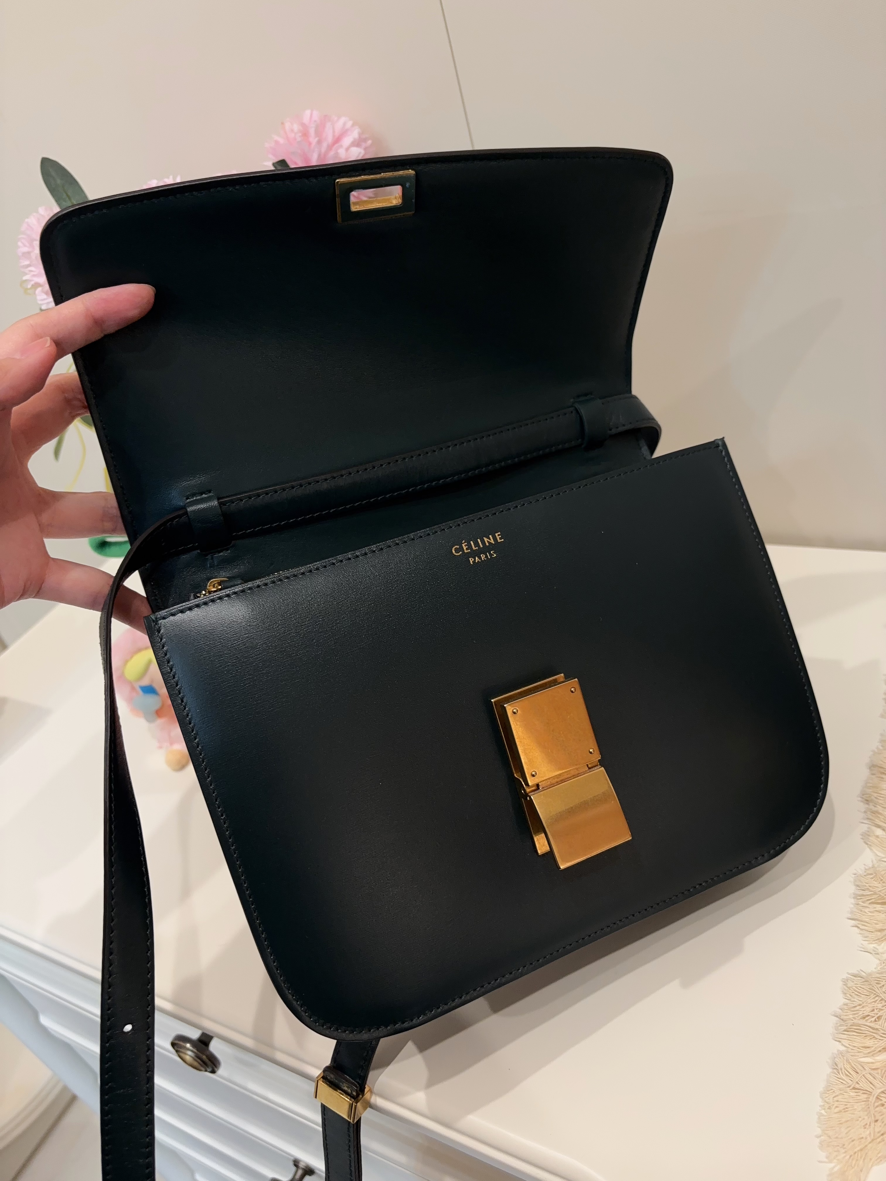 Celine classic box medium flap bag 100%Authentic 98%new✅tap booklet ✅dust bag 