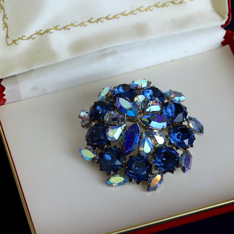 C.a 1950-60s American Gem Blue & Blue Aurora Borealis Rhinestone Floral Cluster Brooch and Clip Earrings Set (MT1595)